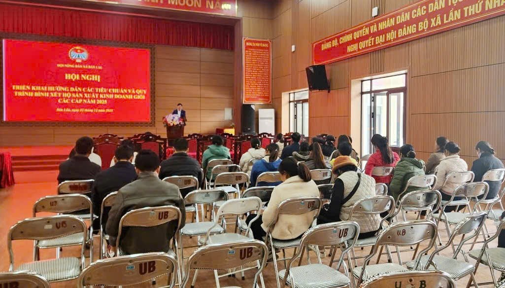 ការអនុវត្តគោលការណ៍ណែនាំស្តីពីលក្ខណៈវិនិច្ឆ័យវាយតម្លៃគ្រួសារអាជីវកម្មឆ្នើមនៅឃុំបានលូ។ z7316288598359-d0f101bb83716bee6e9a15b08230bab0.jpg