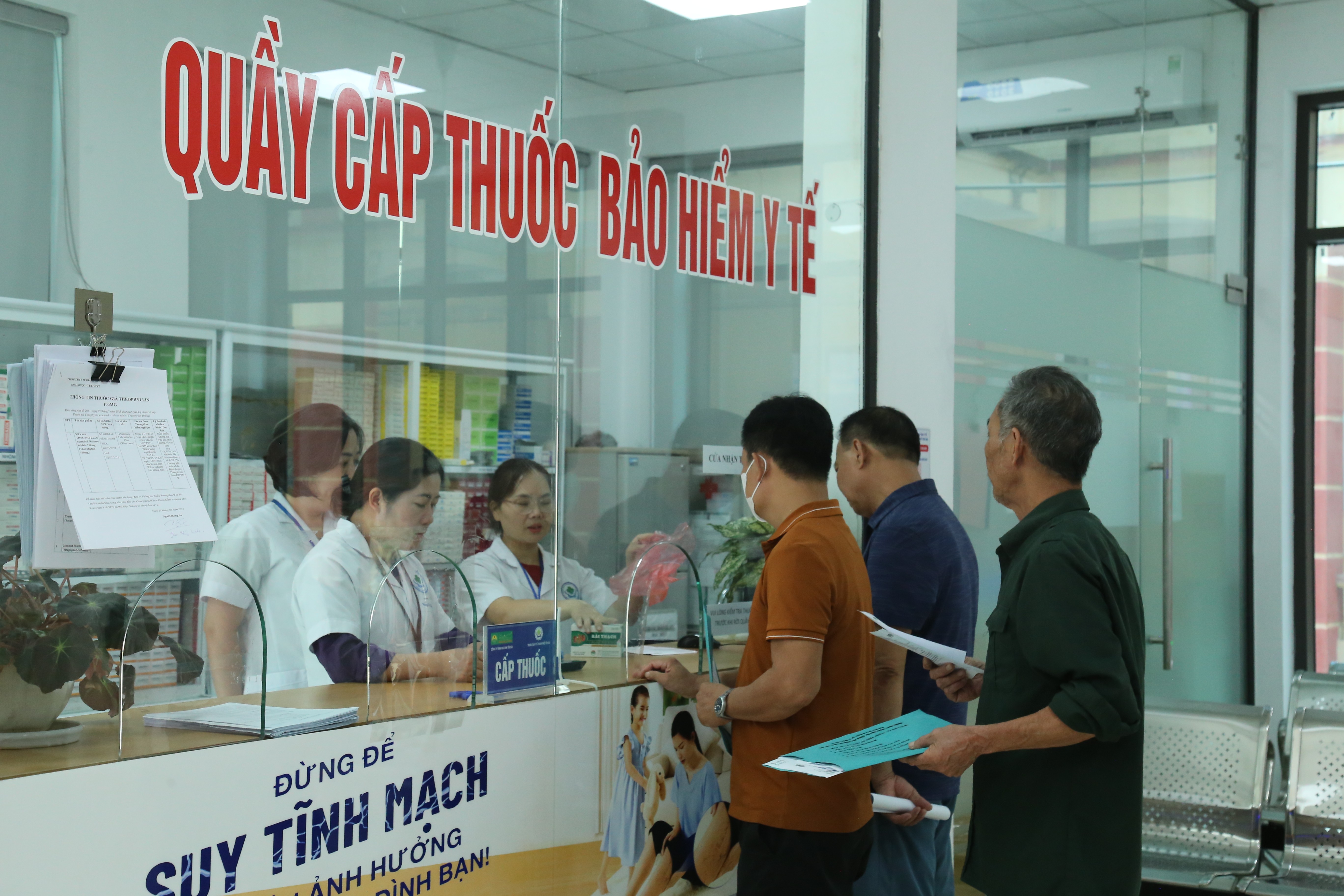 Người dân được khuyến cáo không tự ý dùng thuốc. img-0294.jpg