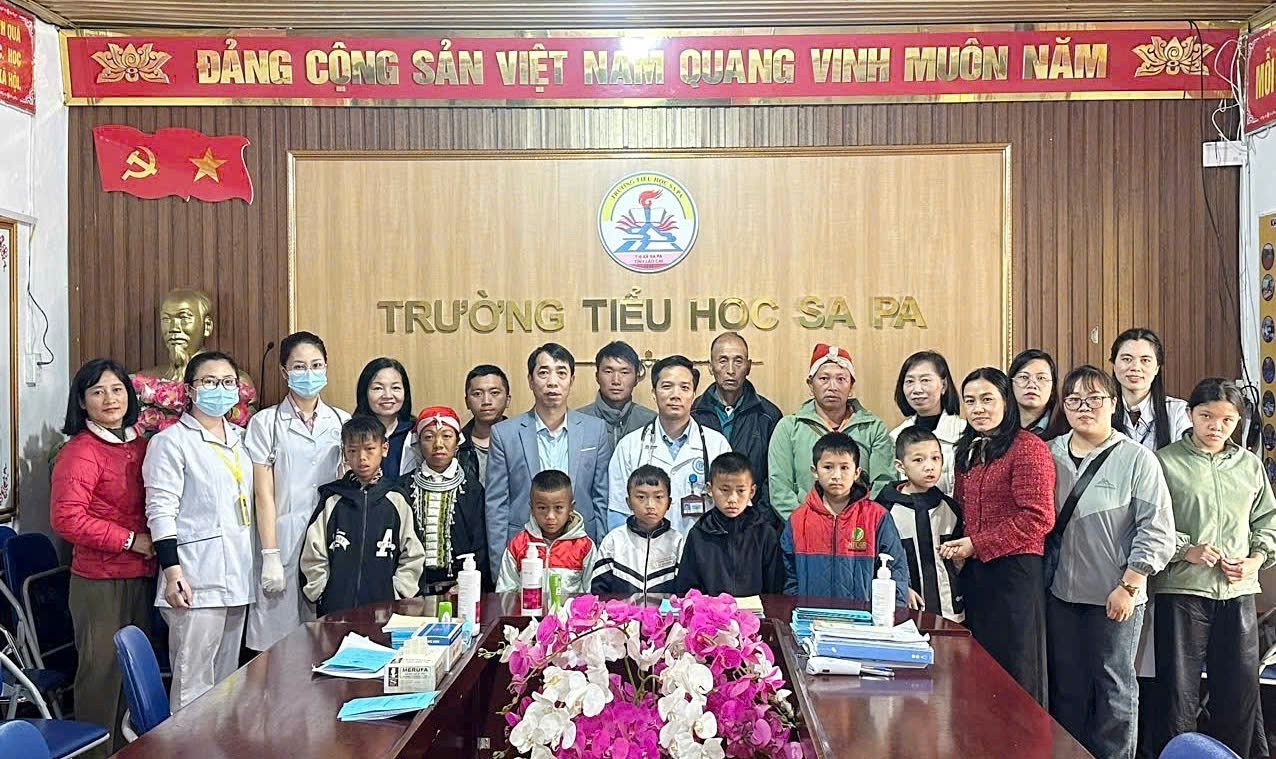 Hoạt động khám sàng lọc cho trẻ khuyết tật của Bệnh viện Phục hồi chức năng tỉnh có sự hỗ trợ, phối hợp chặt chẽ của các đơn vị giáo dục trên địa bàn. z6605115196617-57c1bcfa2c05555858a73a12daffbf43.jpg