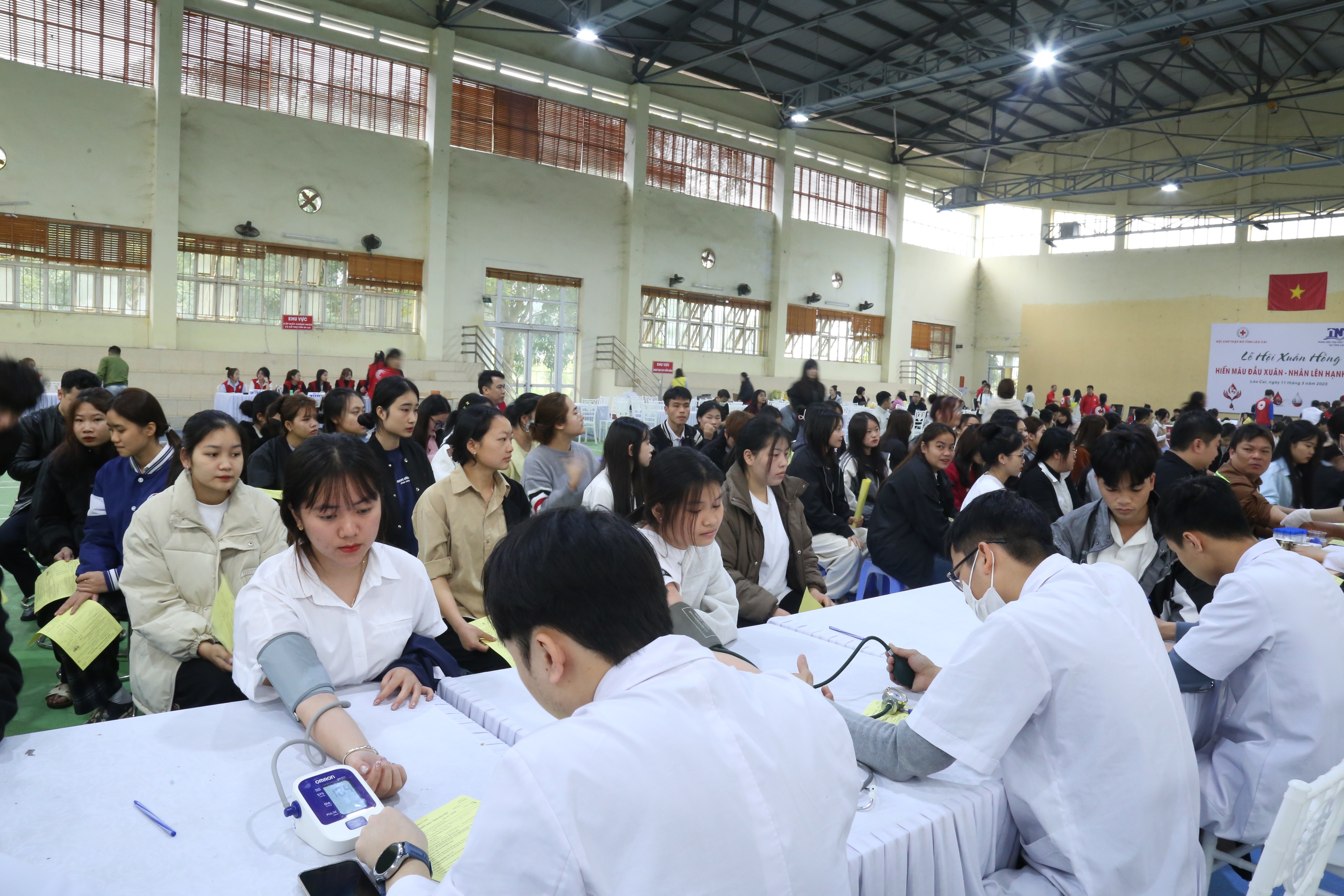 Khám sàng lọc đảm bảo an toàn trong hiến máu tình nguyện. img-9848.jpg