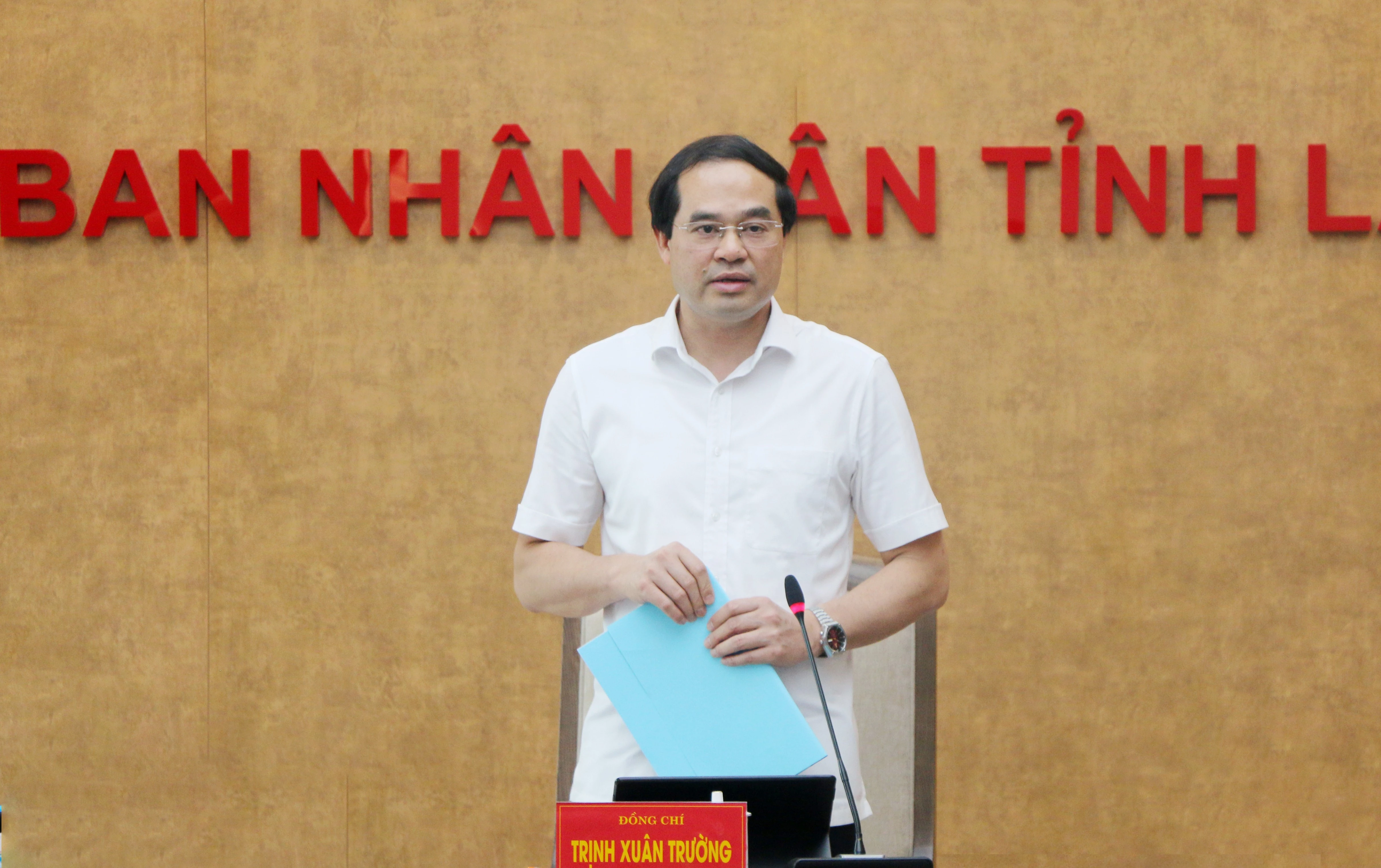 Đồng chí Trịnh Xuân Trường, Bí thư Tỉnh ủy, Chủ tịch HĐND tỉnh phát biểu tại Hội nghị