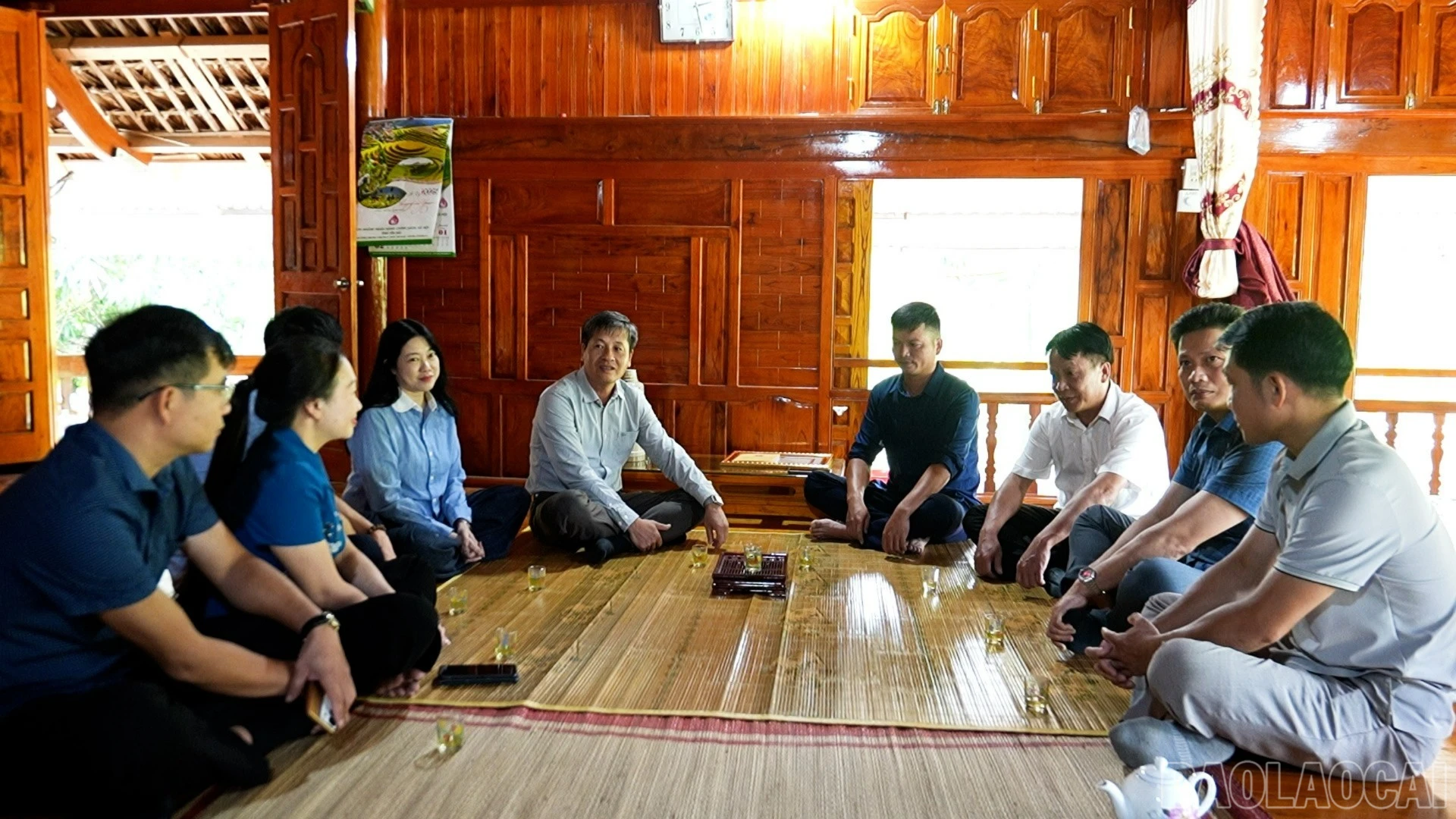 Đồng chí Phó Chủ tịch UBND tỉnh cùng Đoàn công tác thăm gia đình anh Triệu Đức Gói, thôn Sơn Tây, xã Lâm Thượng.