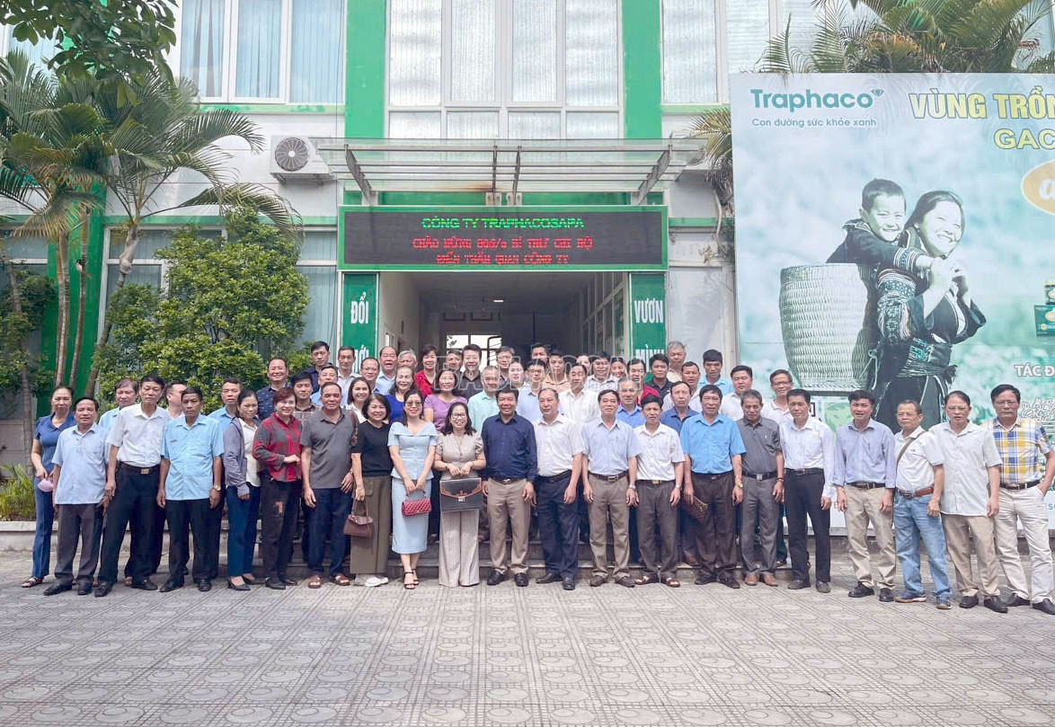 Lớp bí thư chi bộ cơ sở tại Trung tâm Chính trị phường Lào Cai đi tham quan tại Công ty TraphacoSapa. baolaocai-c_22.jpg