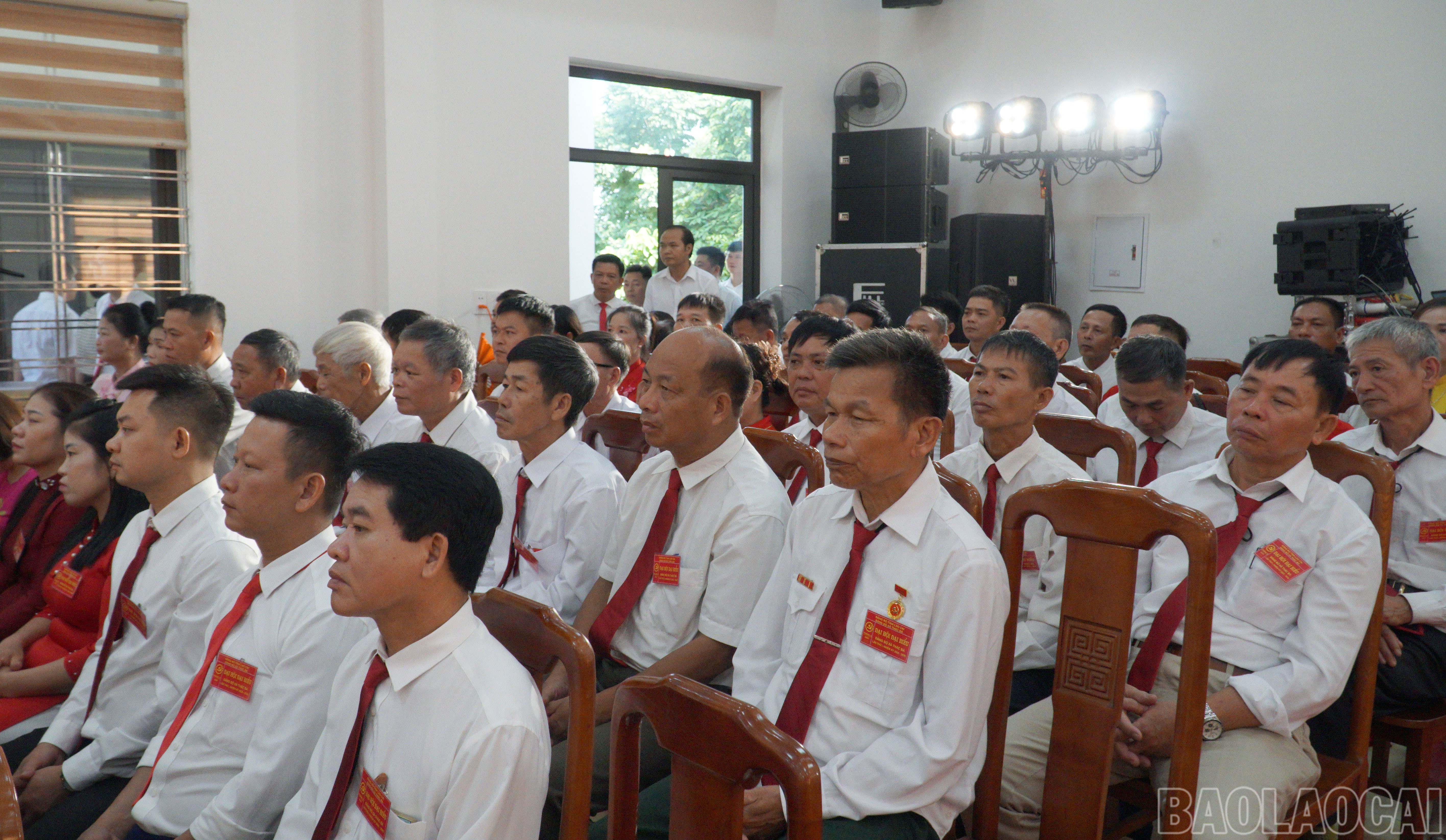 Đại biểu dự đại hội. baolaocai-br_148-dai-bieu-2.jpg
