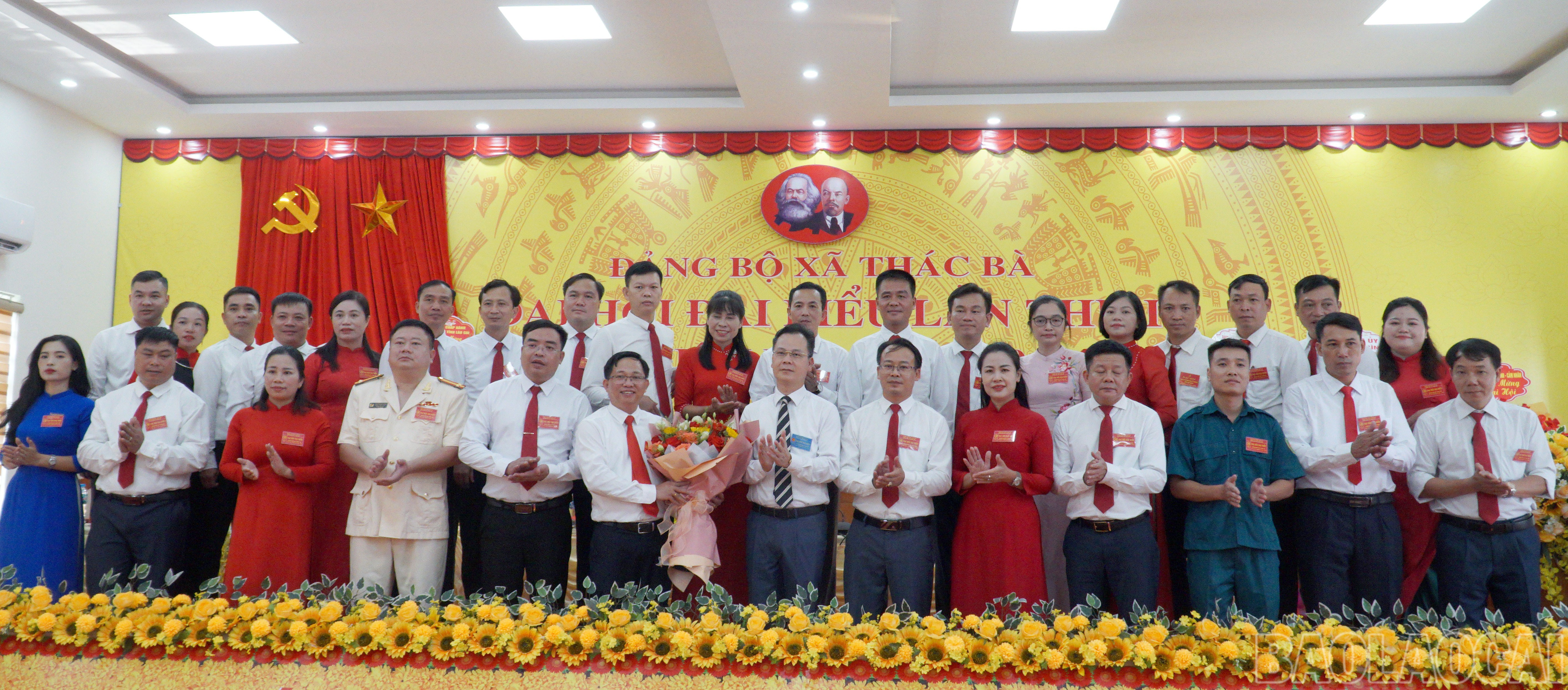 Ban Chấp hành Đảng bộ xã Thác Bà, nhiệm kỳ 2025 - 2030 ra mắt đại hội. baolaocai-br_148-bch.jpg