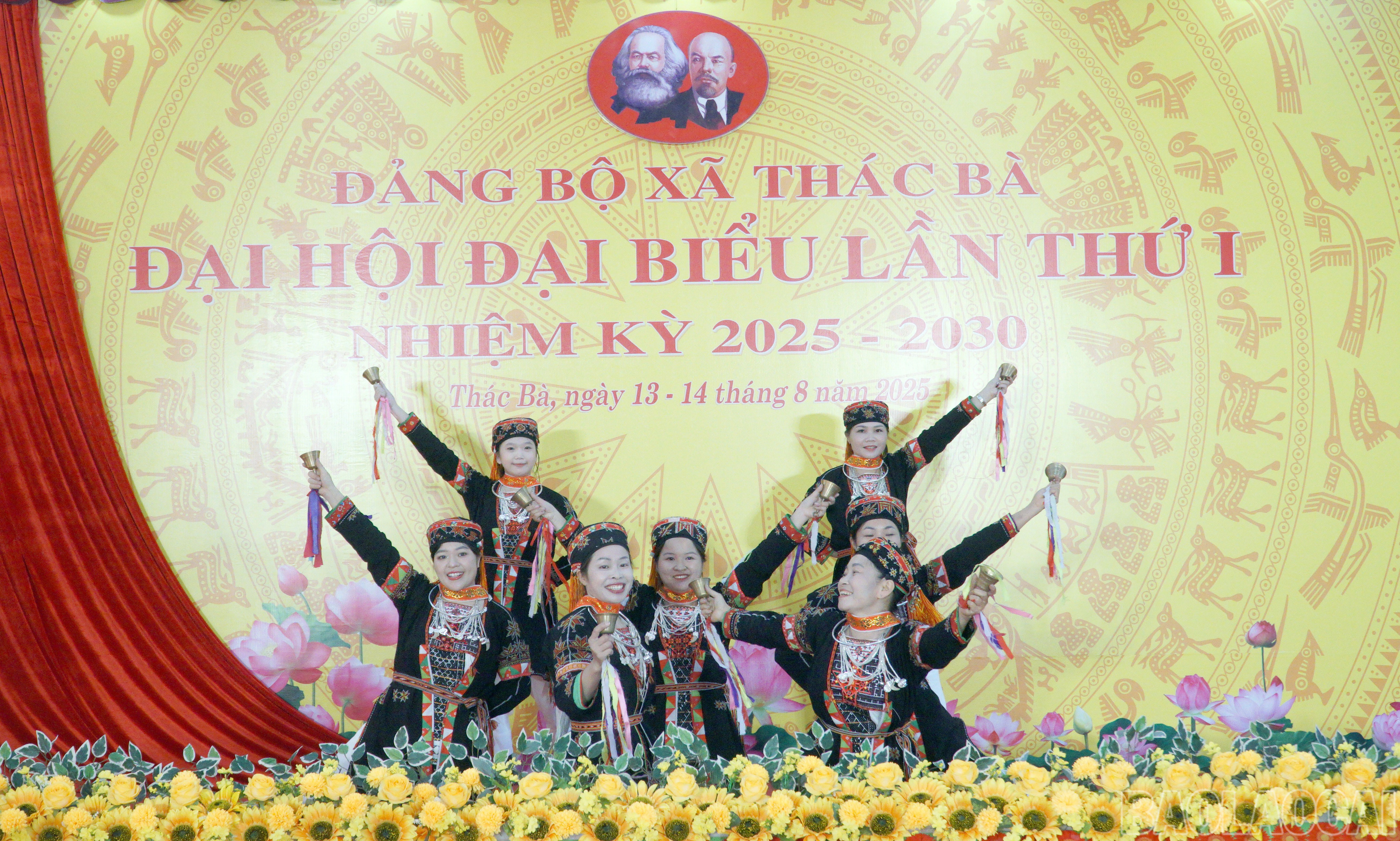 Chương trình văn nghệ tại đại hội. baolaocai-br_148-van-nghe-2.jpg