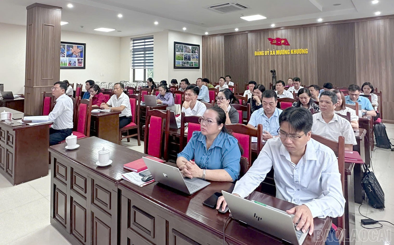 Các đại biểu dự hội nghị tại điểm cầu xã Mường Khương. baolaocai-br_xa-muong-khuong.jpg