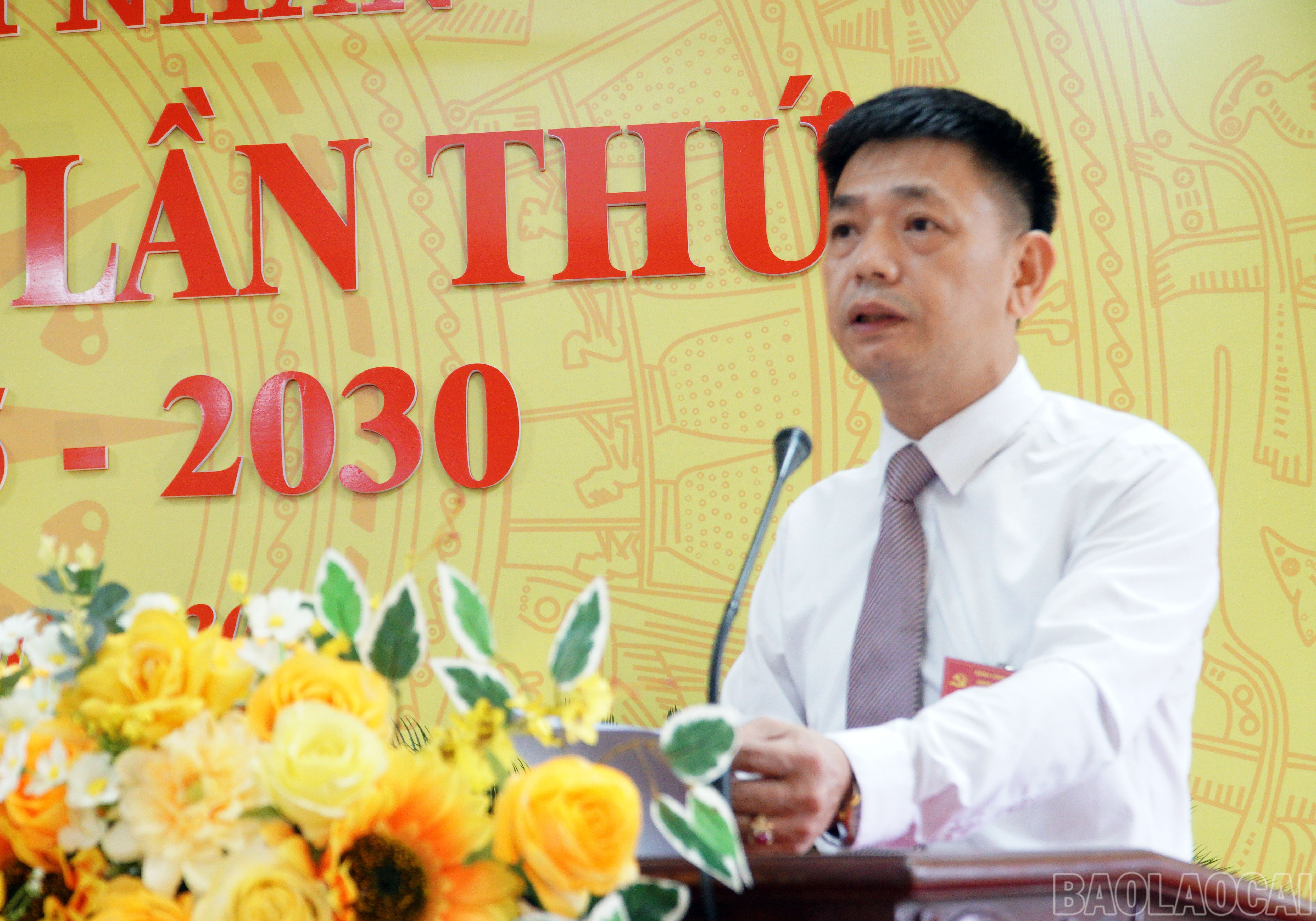 Đồng chí Nguyễn Hoàng Long - Bí thư Đảng ủy xã phát biểu khai mạc Đại hội. baolaocai-br_158-anh-long.jpg