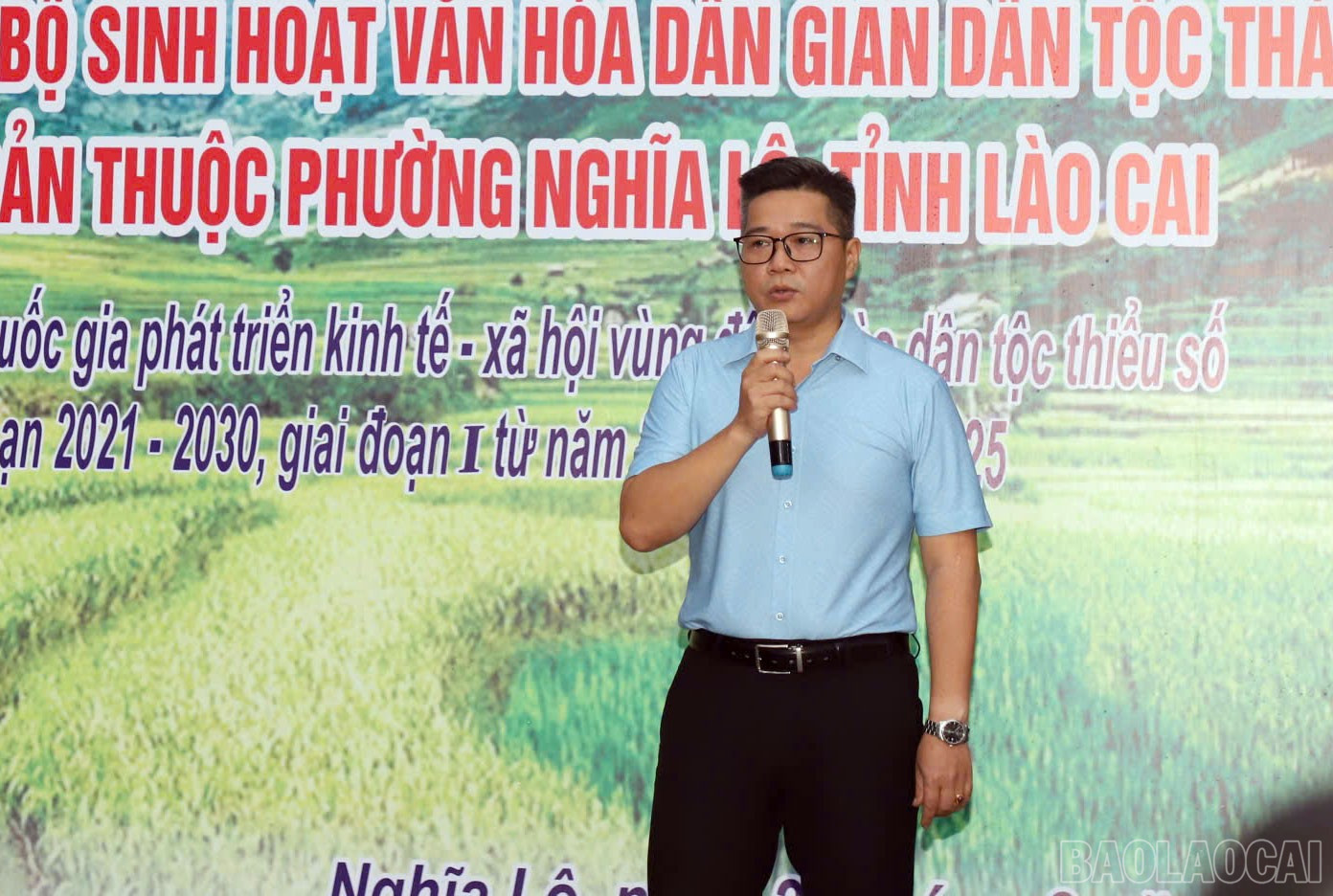 Ông Trần Mạnh Hùng phát biểu tại Hội nghị tập huấn. baolaocai-br_258-ccc.jpg