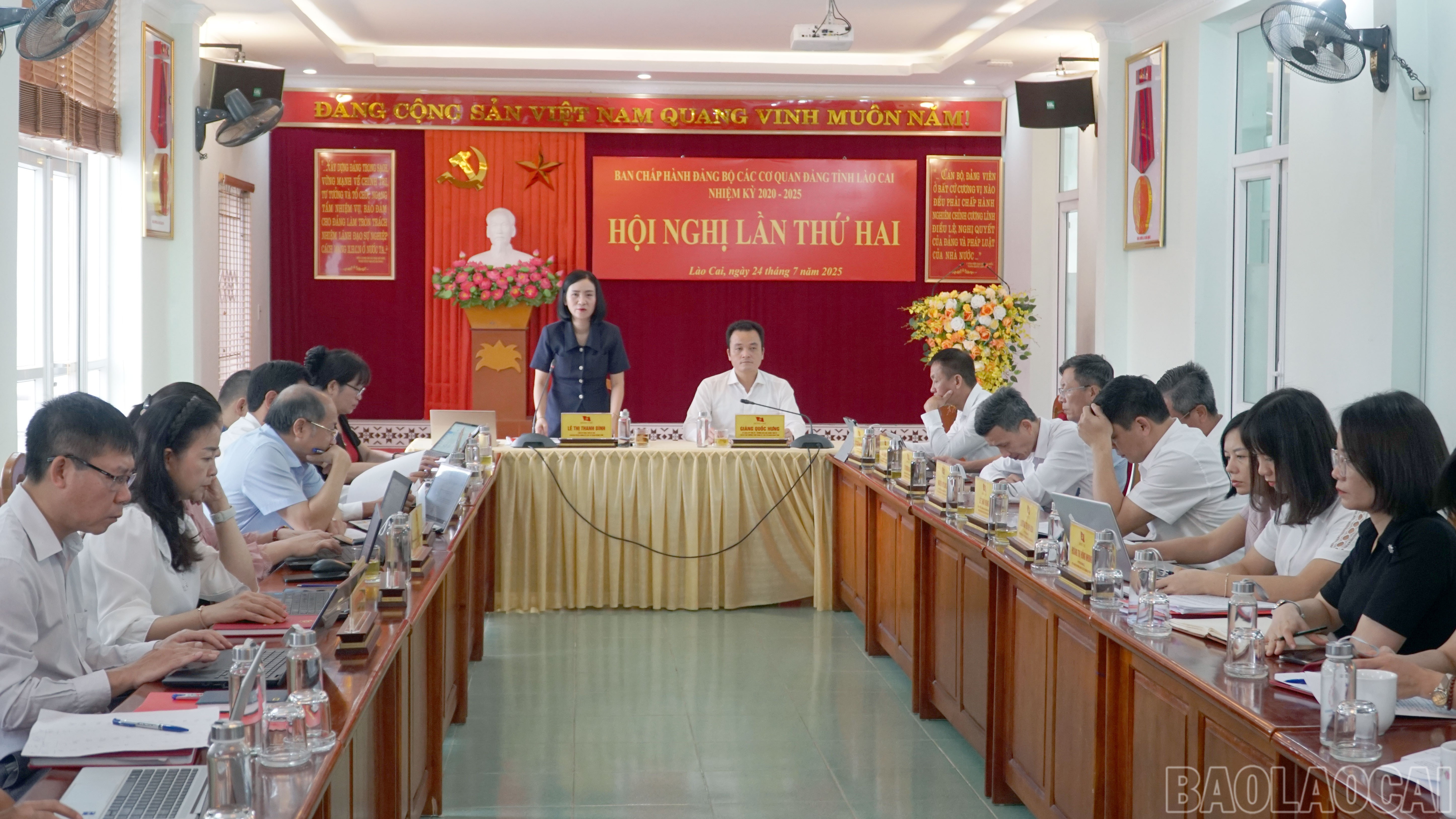 Đồng chí Lê Thị Thanh Bình - Tỉnh ủy viên, Phó Bí thư chuyên trách Đảng ủy Các cơ quan Đảng tỉnh phát biểu tại hội nghị. baolaocai-br_247-anh-4.jpg
