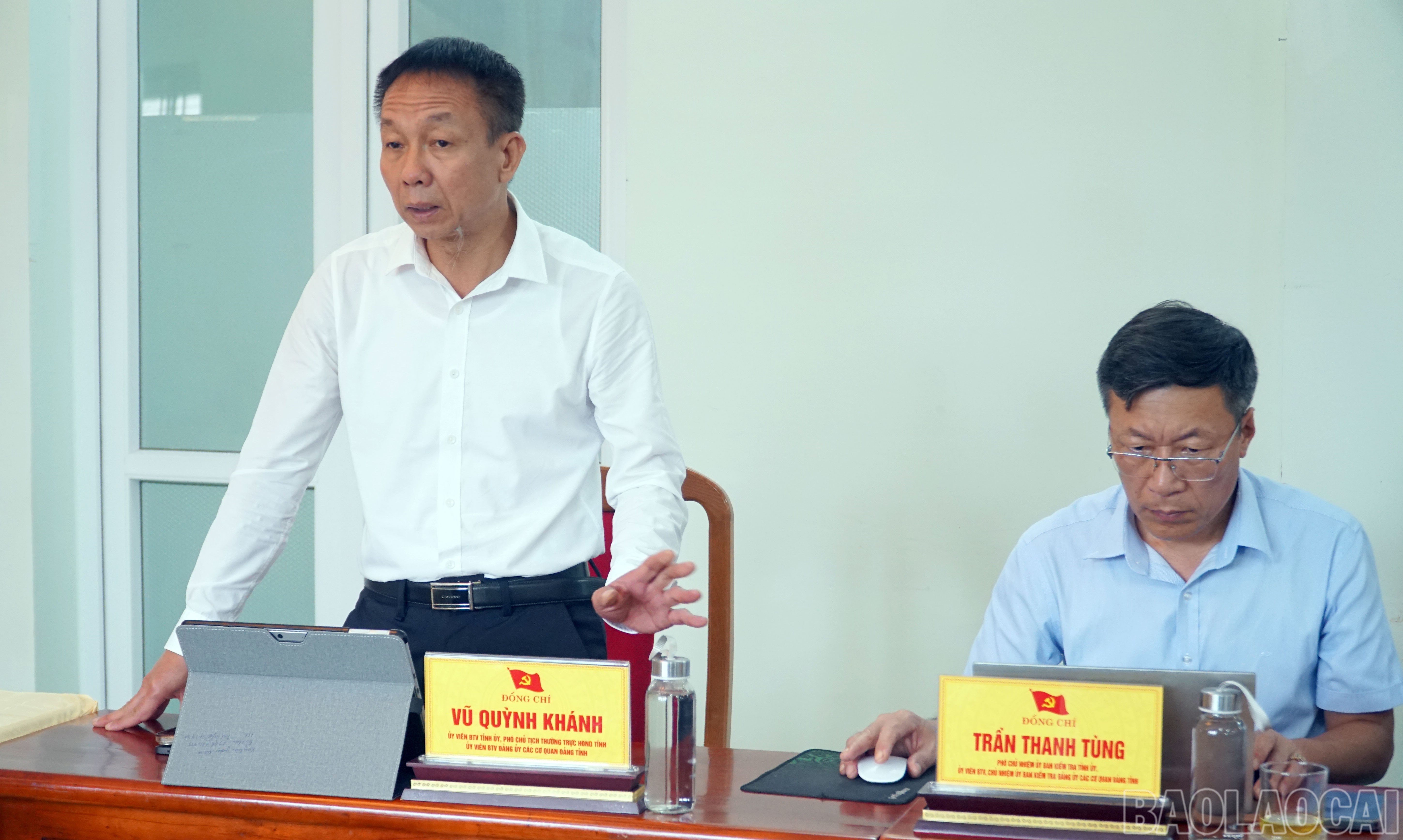 Đồng chí Vũ Quỳnh Khánh - Ủy viên Ban Thường vụ Tỉnh uỷ, Phó Chủ tịch Thường trực Hội đồng nhân dân tỉnh phát biểu tại Hội nghị. baolaocai-br_247-anh-10.jpg