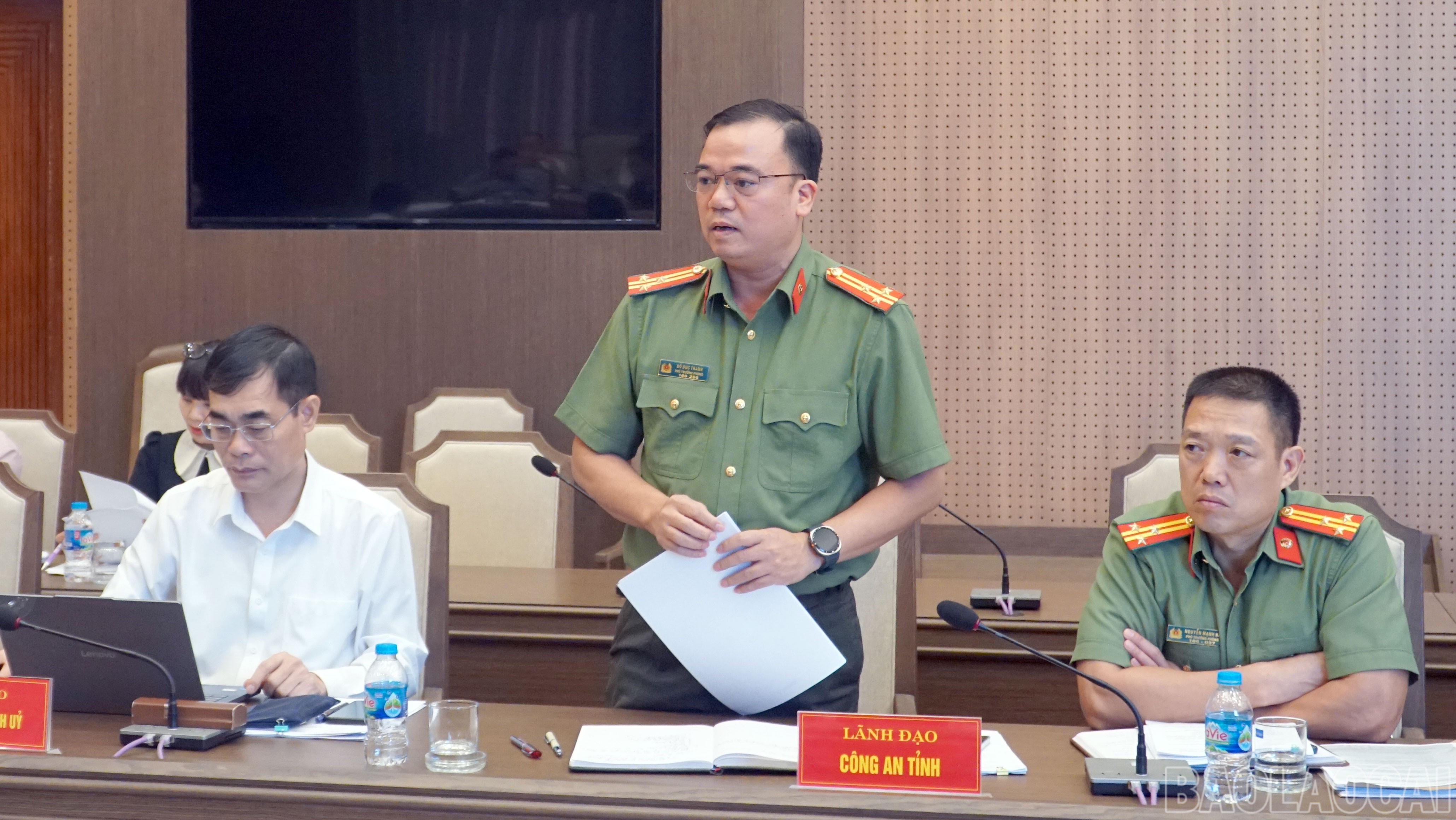 Thành viên Ban tổ chức Đại hội Thi đua yêu nước tỉnh tập trung thảo luận, rà soát tiến độ công việc chuẩn bị đại hội. baolaocai-br_ca.jpg
