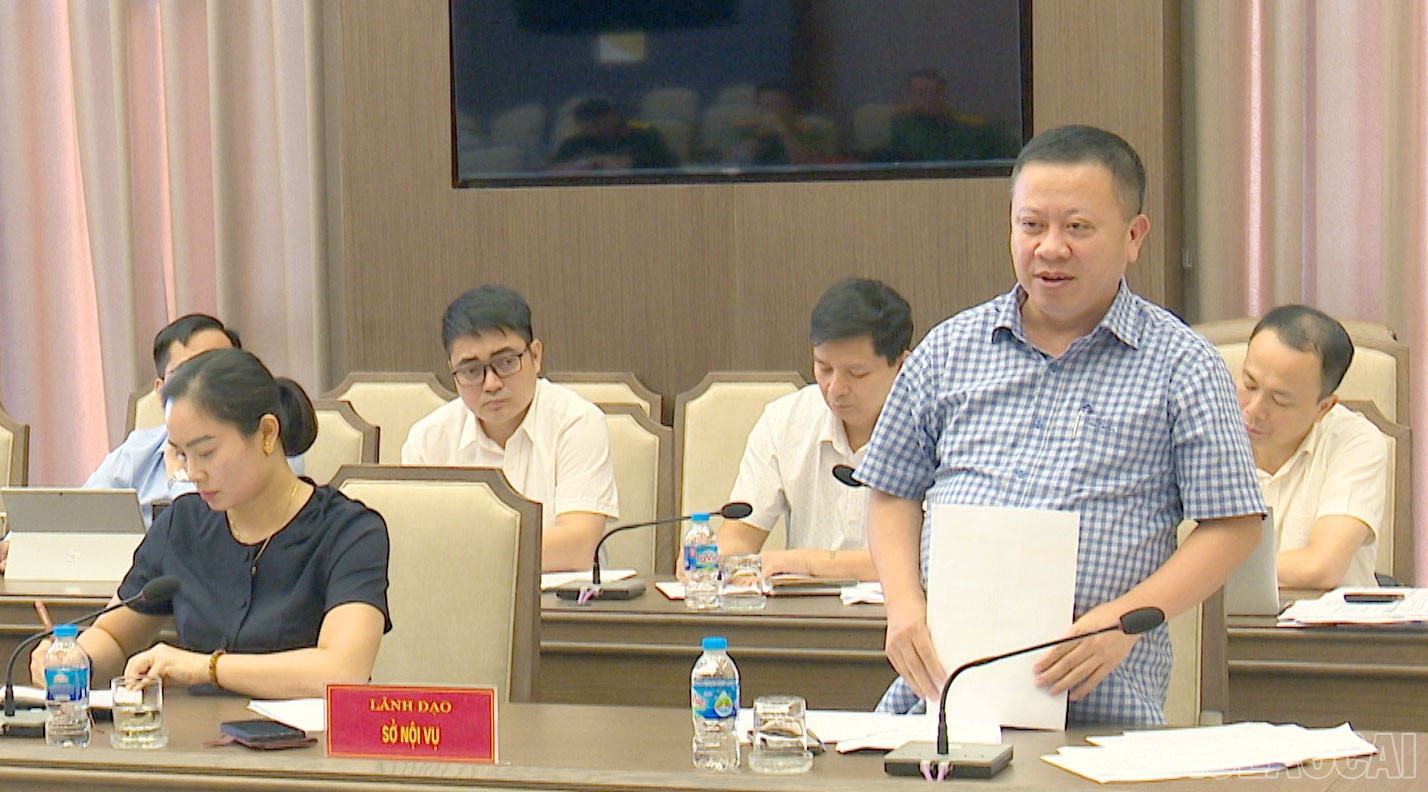 Lãnh đạo Sở Nội vụ báo cáo tiến độ chuẩn bị cho Đại hội Thi đua yêu nước tỉnh Lào Cai lần thứ I, năm 2025. baolaocai-br_ong-trong.jpg