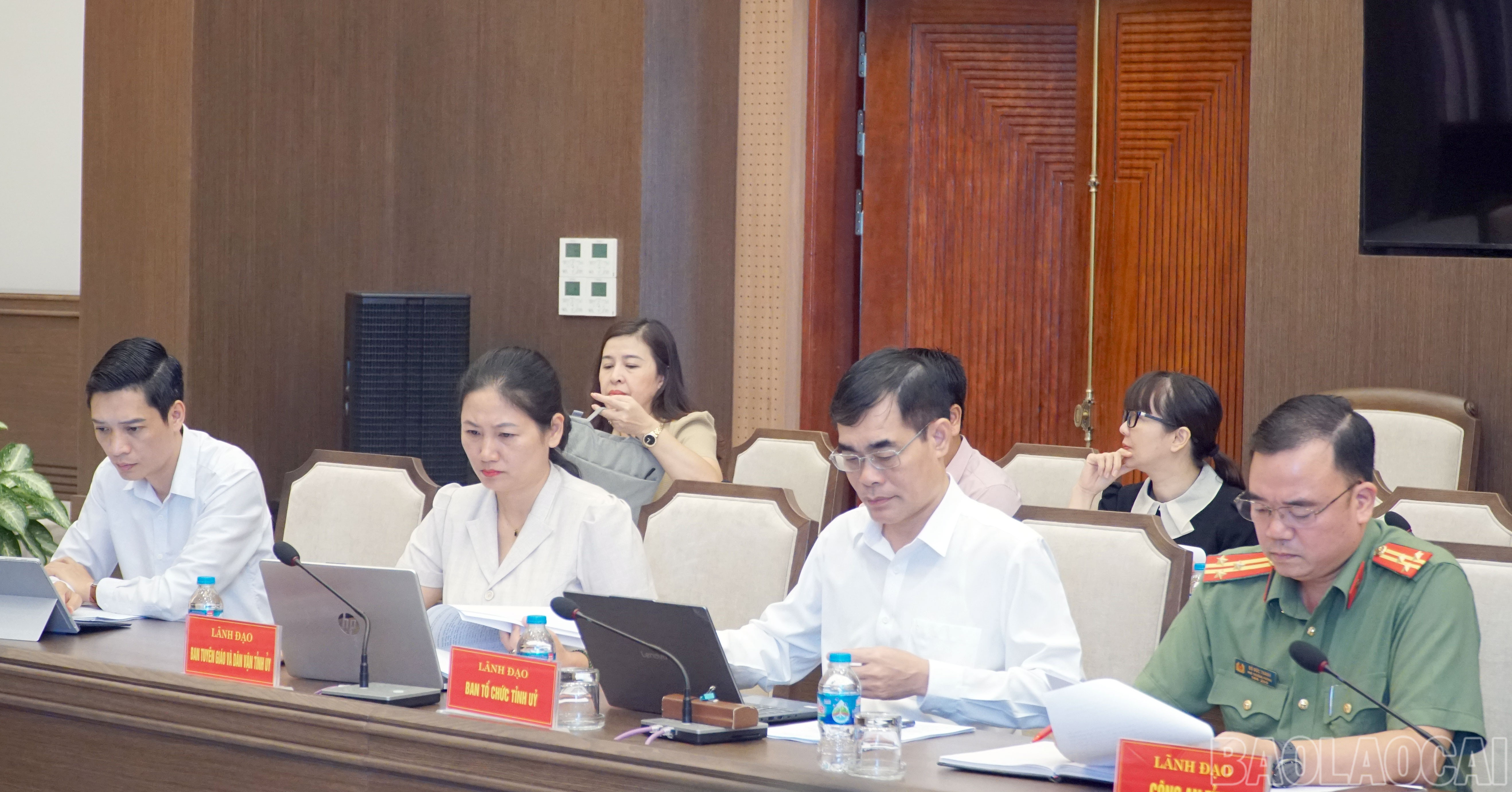 Các đại biểu dự cuộc họp. baolaocai-br_dh10.jpg