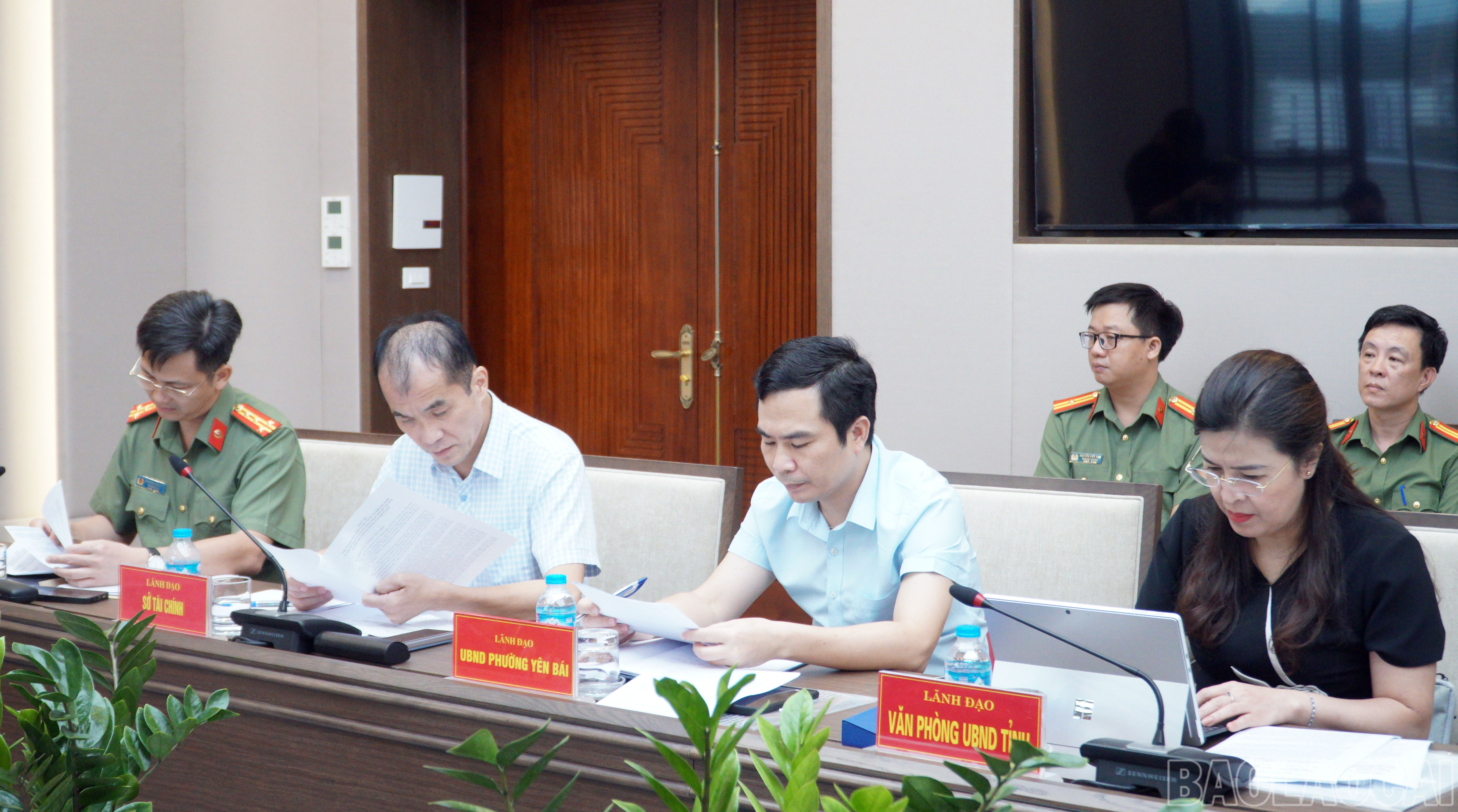 Các đại biểu tham dự cuộc họp. baolaocai-br_317-ca.jpg
