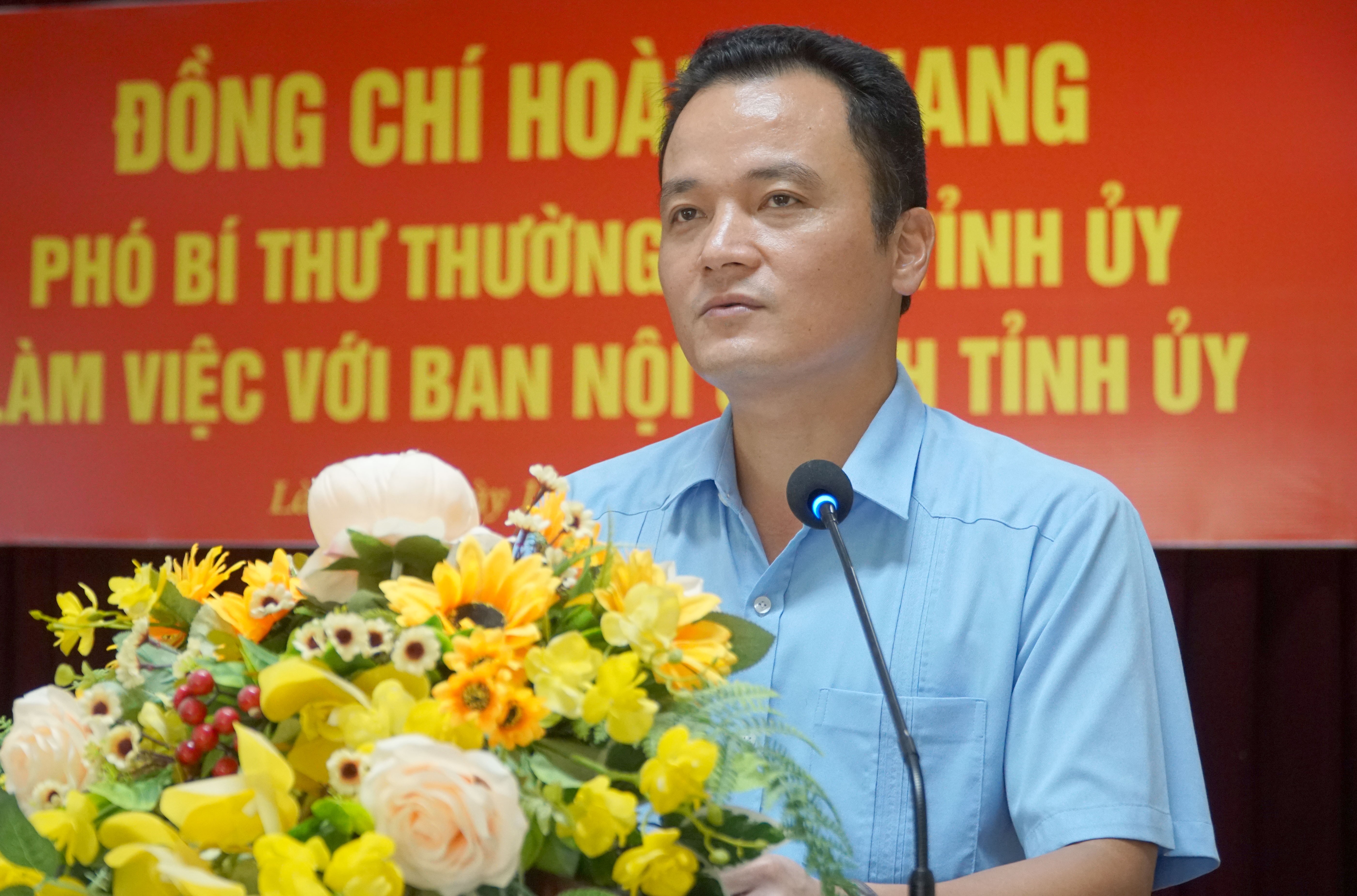 Đồng chí Giàng Quốc Hưng báo cáo tại buổi làm việc. 107-bao-cao.jpg