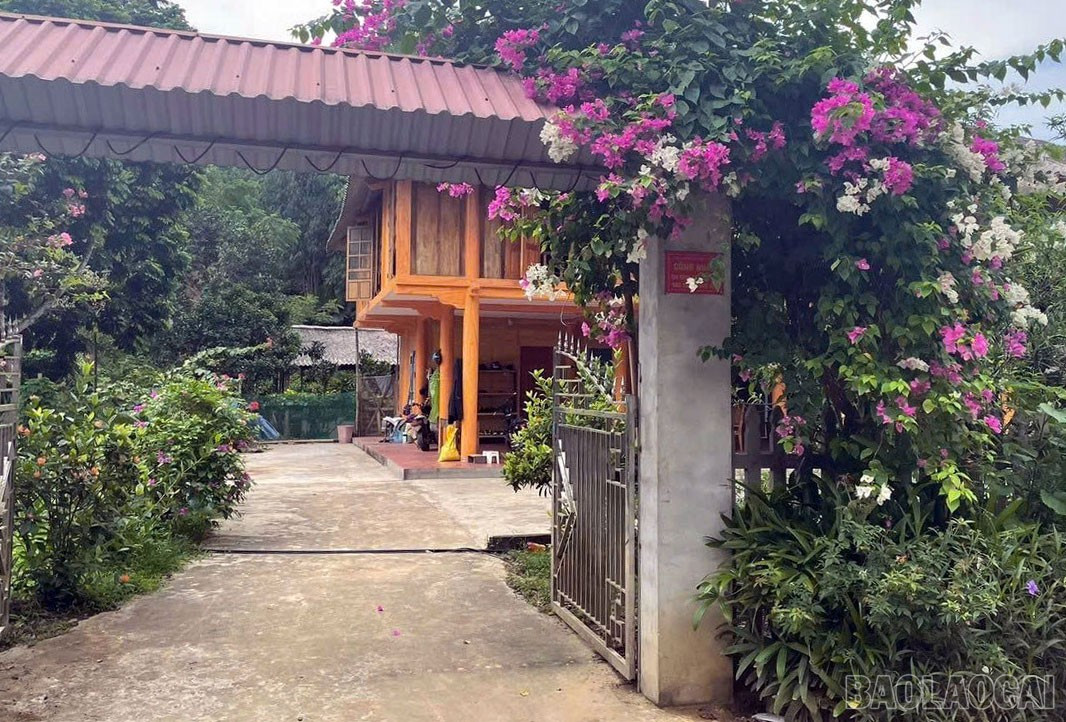 Hiện, thôn Mai Đào 1, xã Thượng Hà có 10 hộ đạt gia đình “5 không - 3 sạch”. baolaocai-br_th2.jpg
