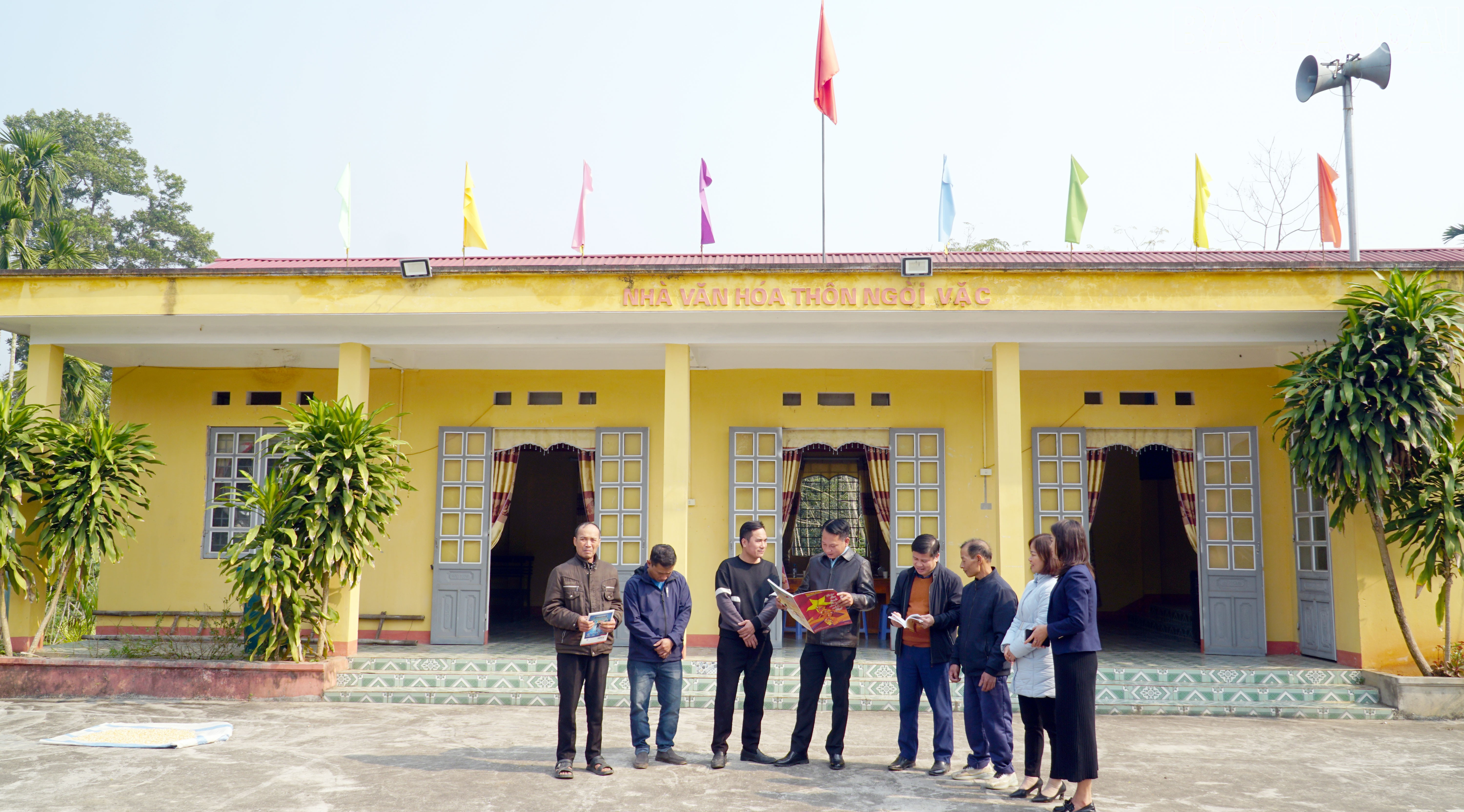 Tại nhà văn hóa trên khắp các thôn xã Lục Yên được trang hoàng rực rỡ tạo khí thế thi đua sôi nổi trong cán bộ, đảng viên và Nhân dân.