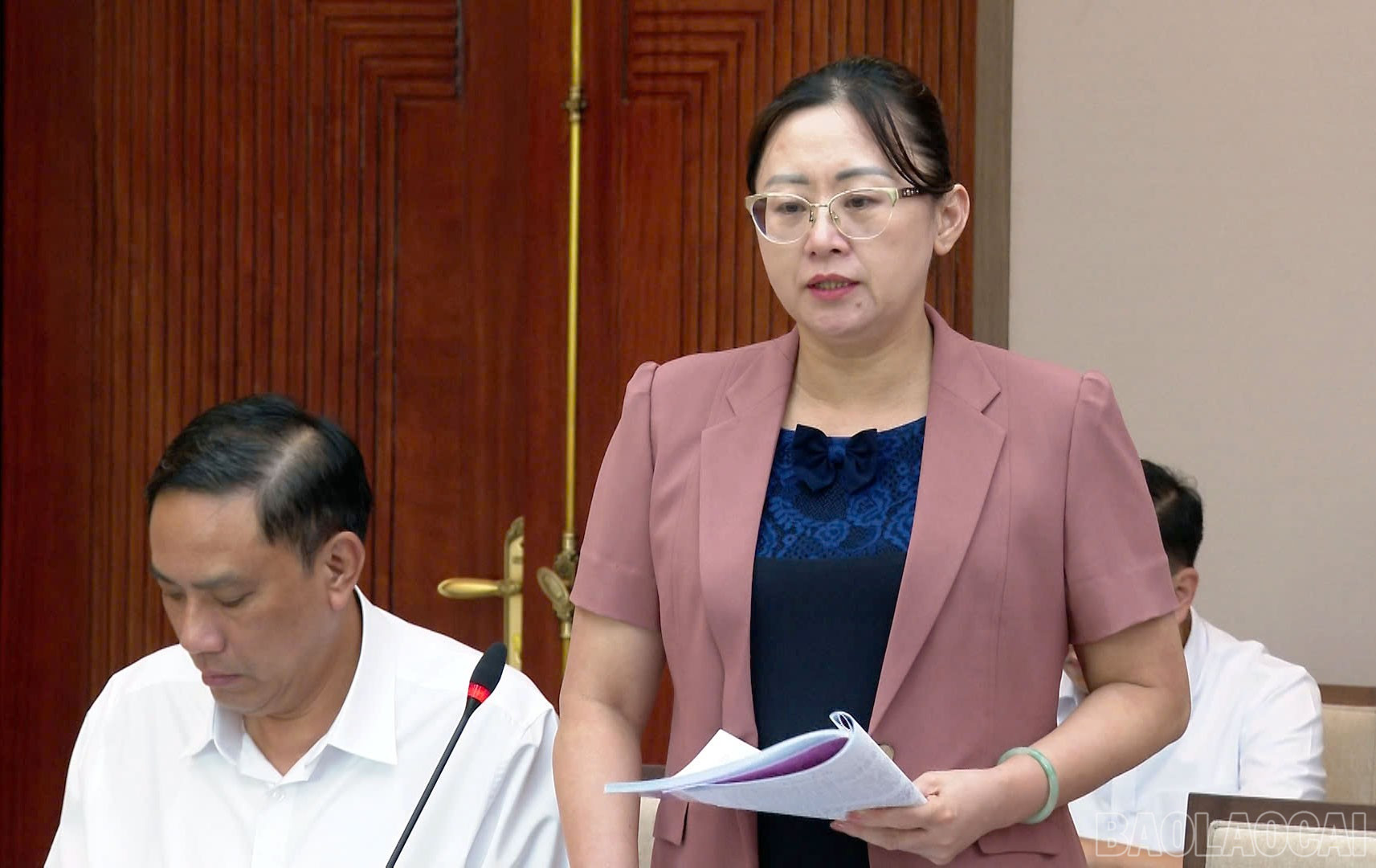 Đồng chí Giàng Thị Dung, Phó Bí thư Tỉnh ủy, Chủ tịch Ủy ban Mặt trận Tổ quốc Việt Nam tỉnh phát biểu tại hội nghị. baolaocai-br_297-chi-dung.jpg