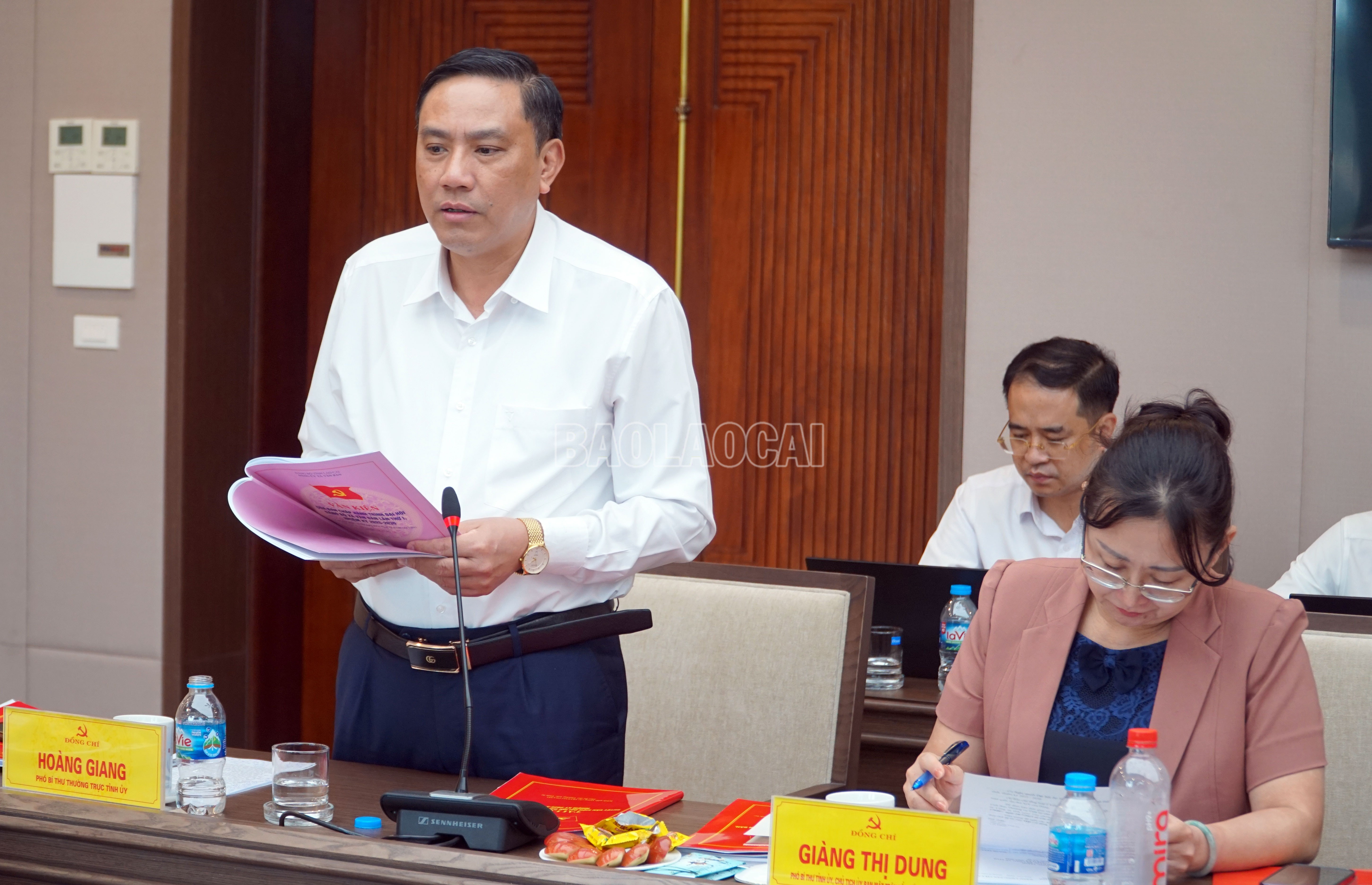 Đồng chí Hoàng Giang, Phó Bí thư Thường trực Tỉnh ủy phát biểu tại hội nghị. baolaocai-c_297-anh-giang.jpg