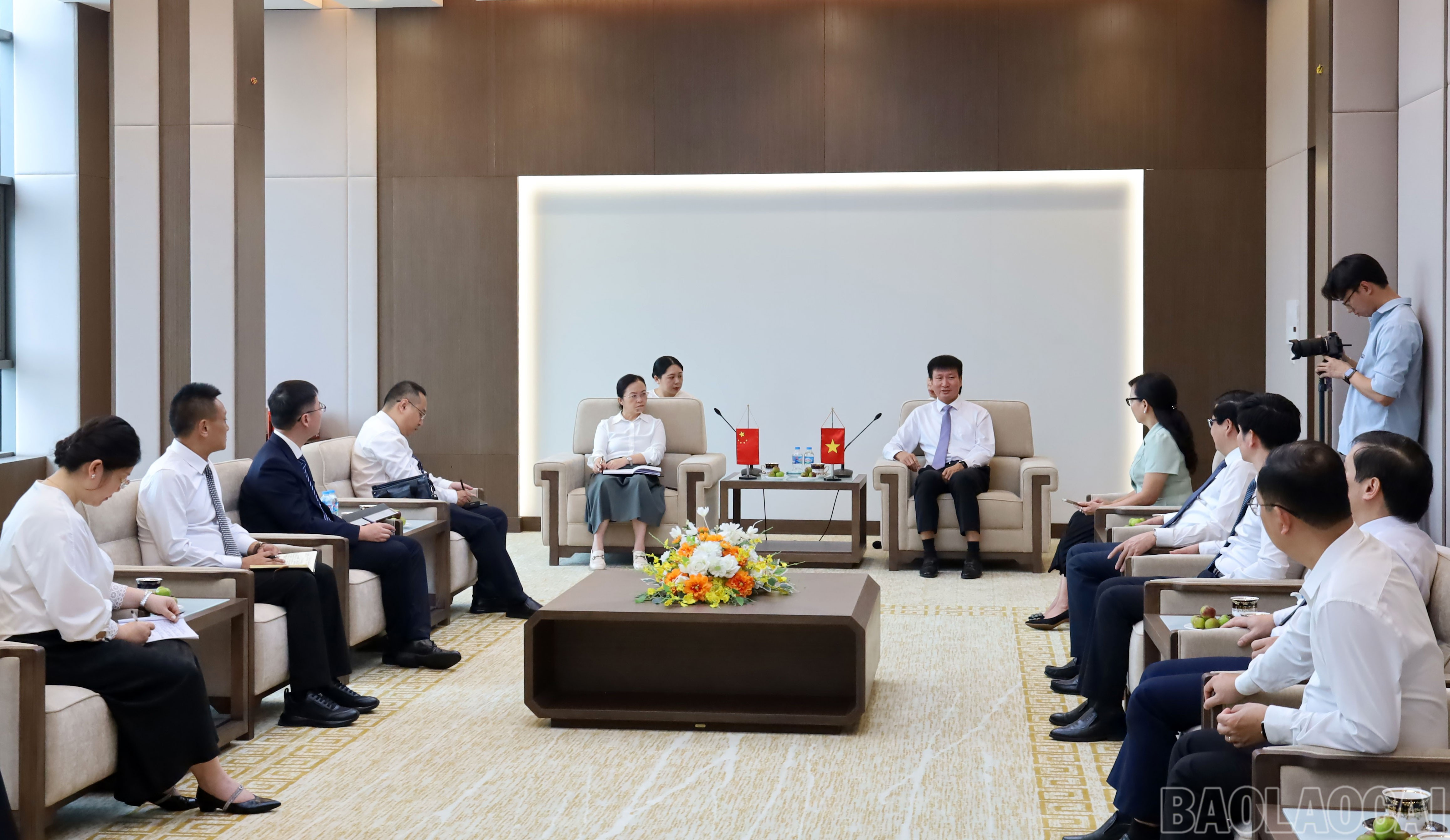 Toàn cảnh buổi tiếp đoàn đại biểu huyện Hà Khẩu. baolaocai-br_177-anh-2.jpg