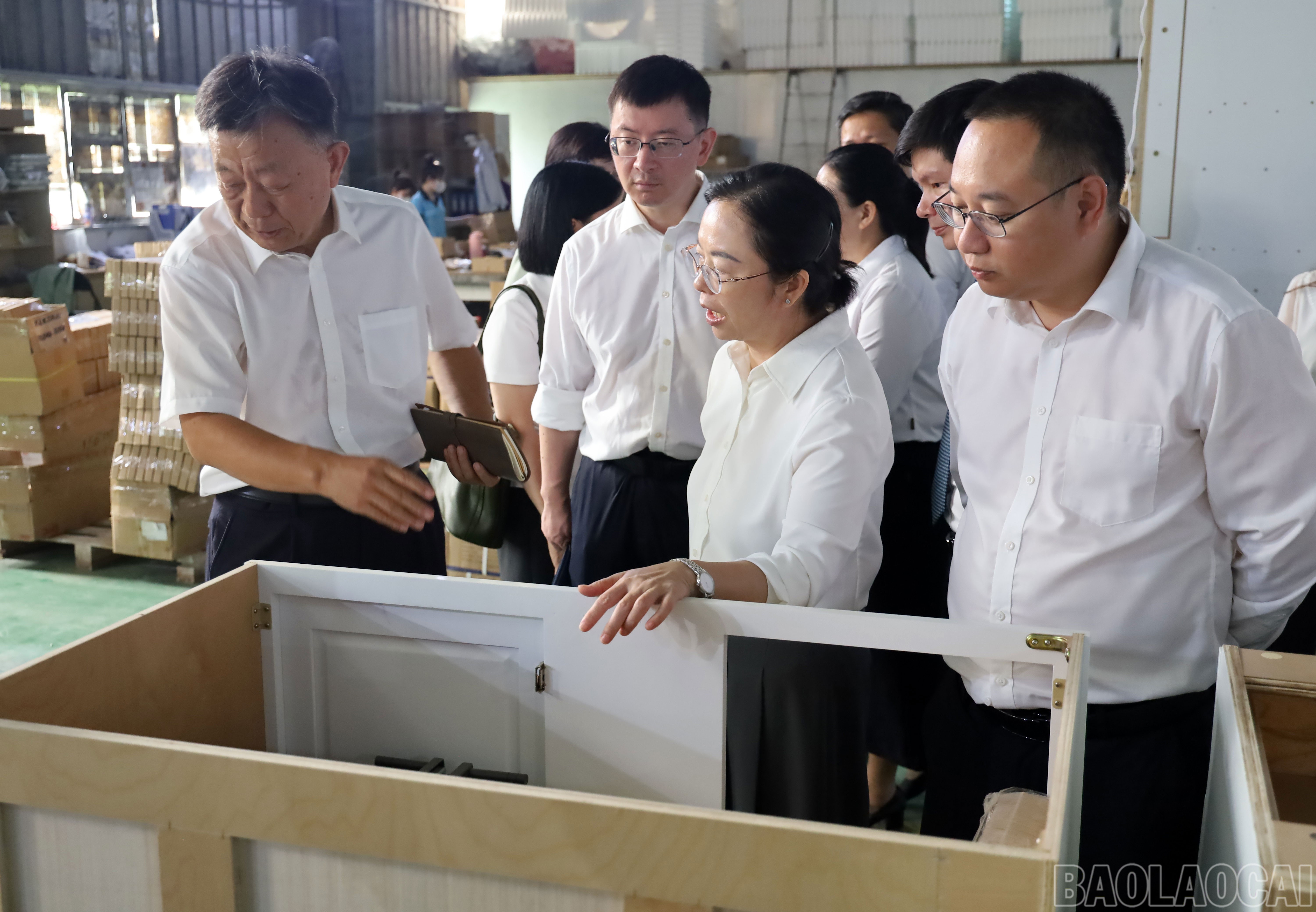 Đoàn đại biểu huyện Hà Khẩu tham quan Khu công nghiệp phía Nam, phường Văn Phú. baolaocai-br_177-anh-10.jpg