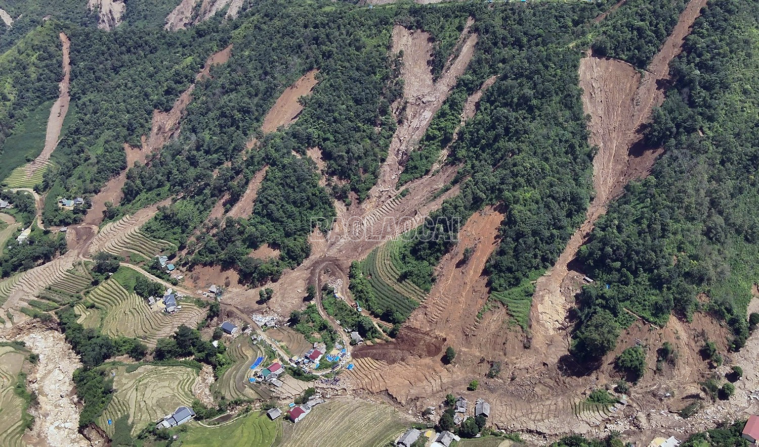Thiệt hại về thủy sản khoảng 45,3 ha, trong đó có 3,3 ha nuôi cá nước lạnh. bx5.jpg