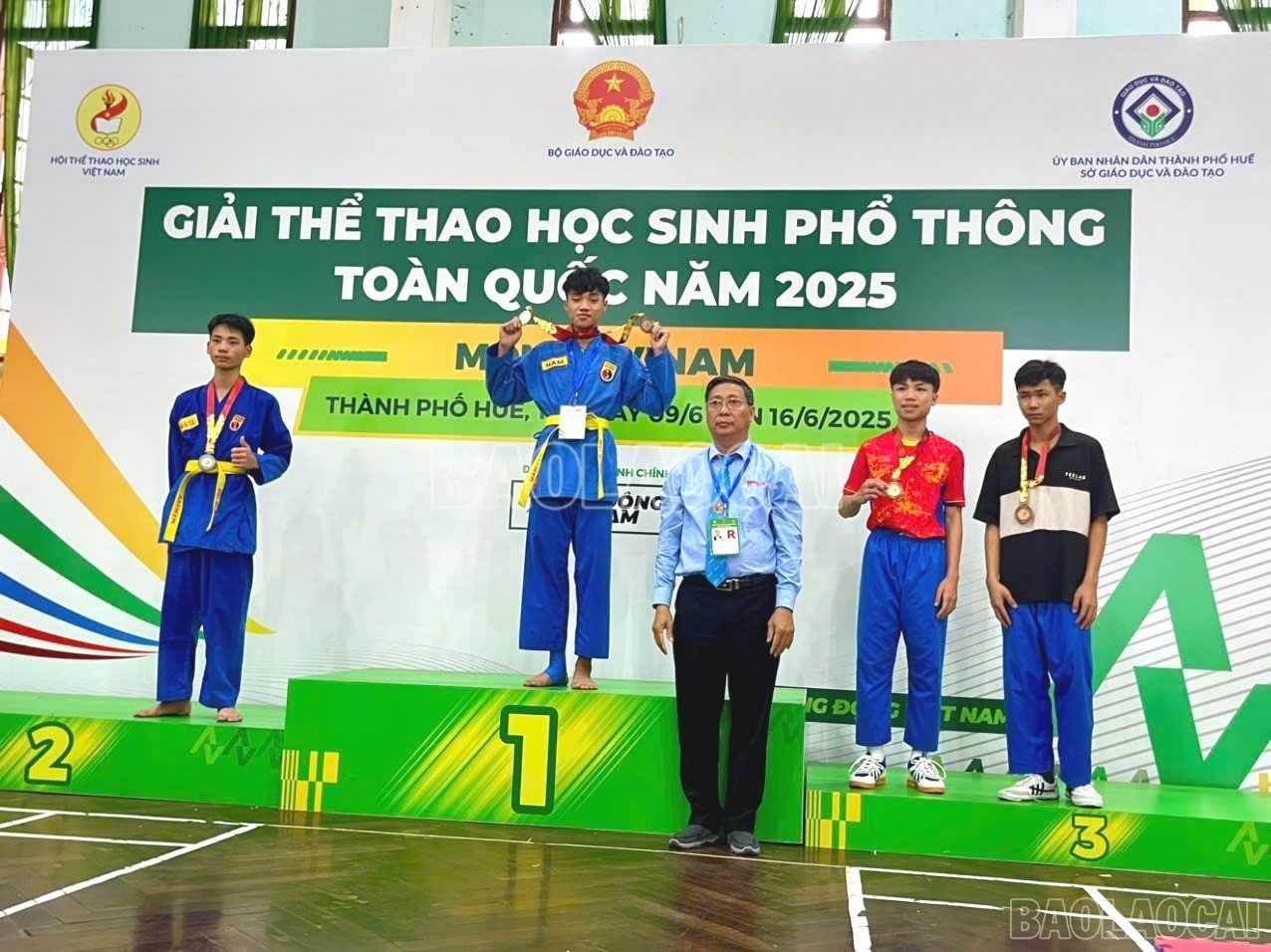 Vận động viên Nguyễn Hải Nam giành Huy chương Vàng nội dung đối kháng hạng cân 51 kg nam THCS. baolaocai-br_z6706604851693-1a63ce621d09d7a4dae3325cb799a754-2703.jpg