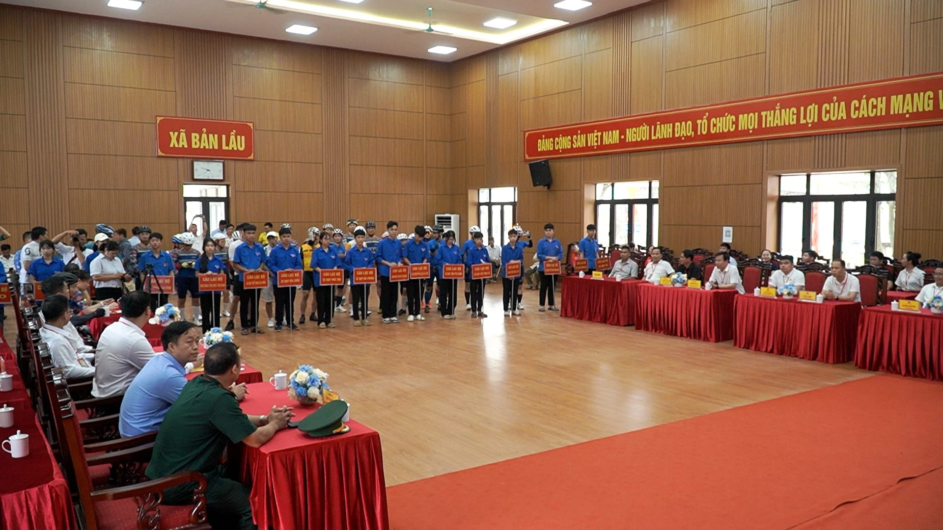Gần 200 VĐV tranh tài tại Giải đua xe đạp địa hình “MTB - Chinh phục Bản Lầu - Bản hùng ca biên cương - LCC9” năm 2026 ảnh 2