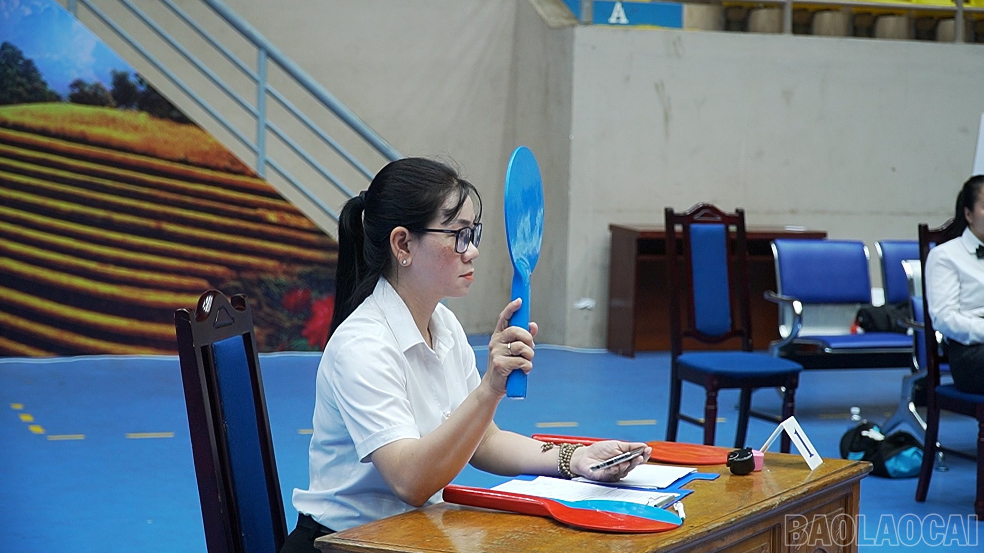 Lực lượng trọng tài làm việc nghiêm túc, khách quan. baolaocai-br_title-0100-01-44-25still061.jpg