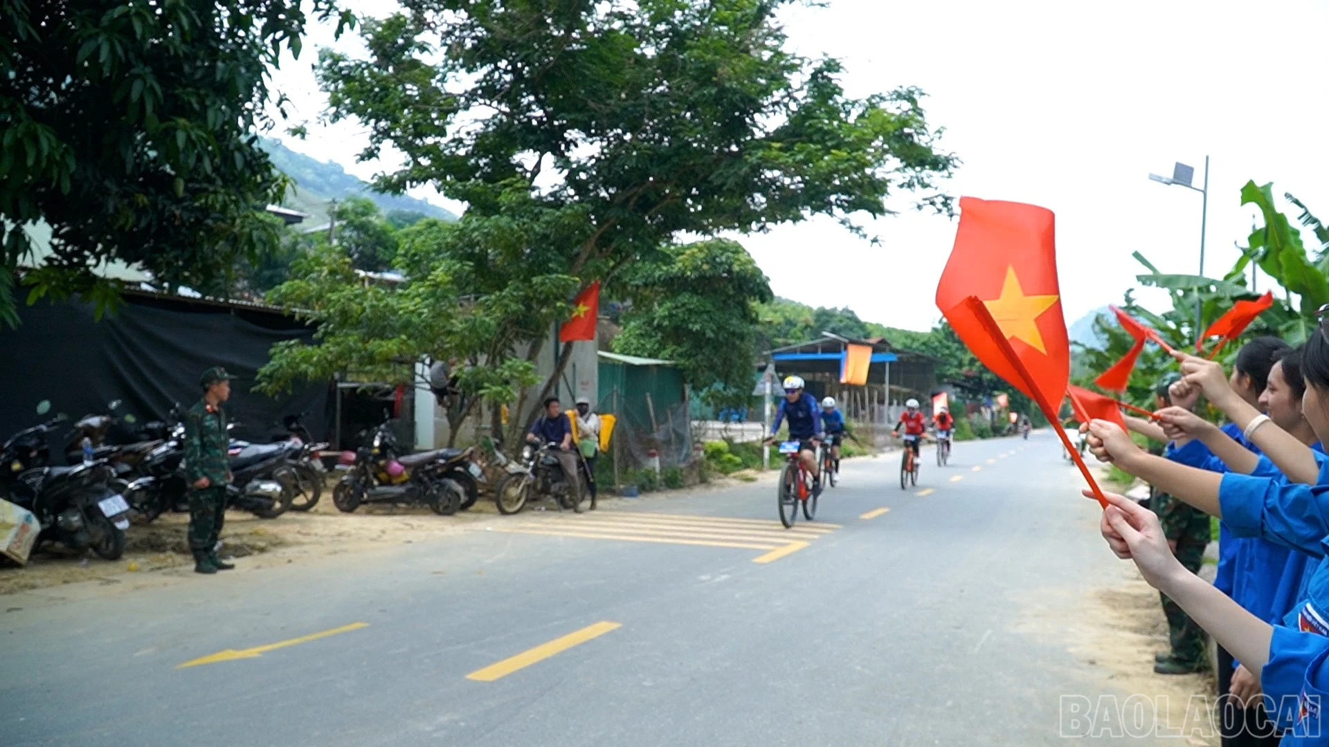 Gần 200 VĐV tranh tài tại Giải đua xe đạp địa hình “MTB - Chinh phục Bản Lầu - Bản hùng ca biên cương - LCC9” năm 2026 ảnh 15