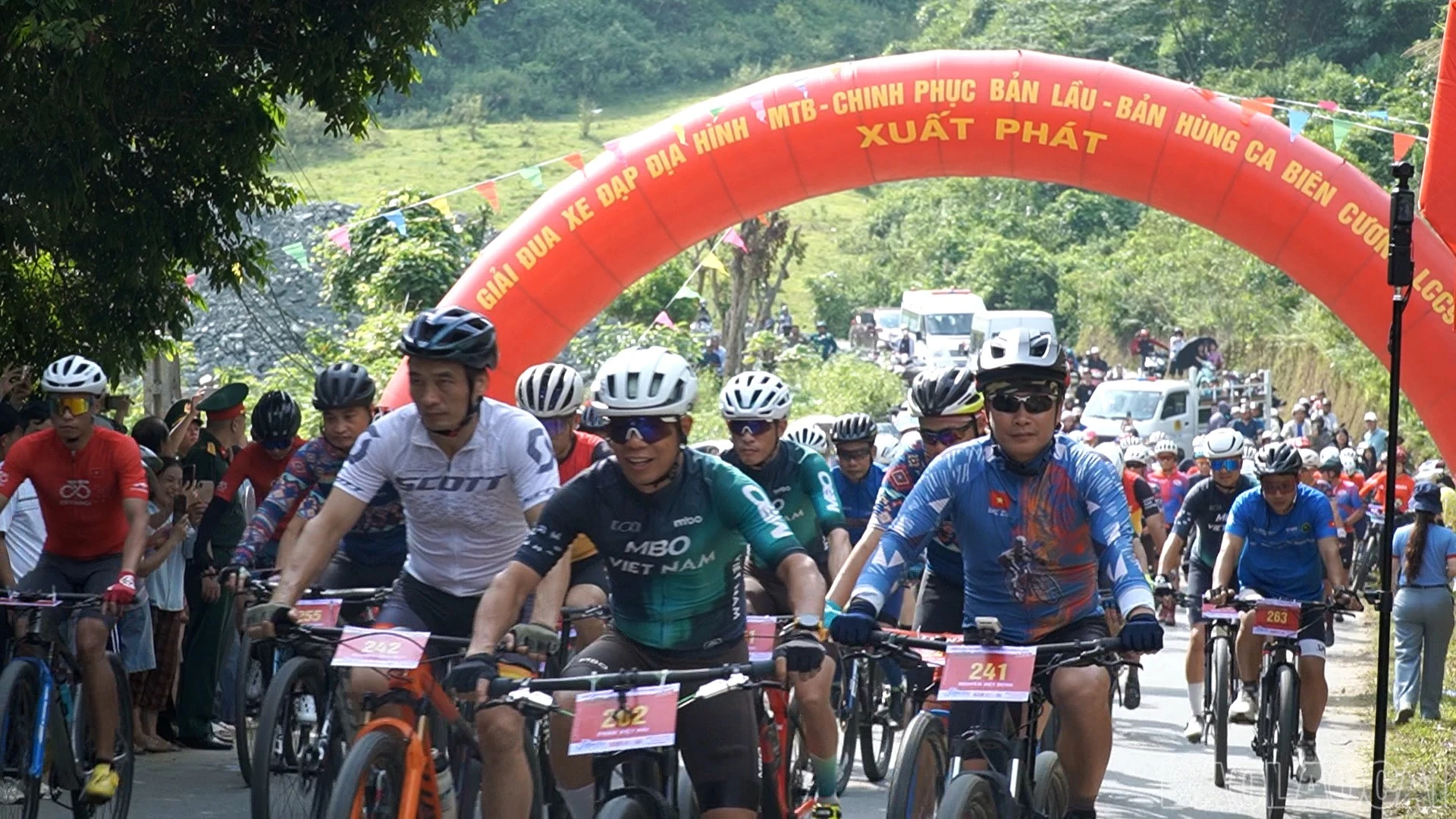baolaocai-br_451-078100-15-14-01still247.jpg