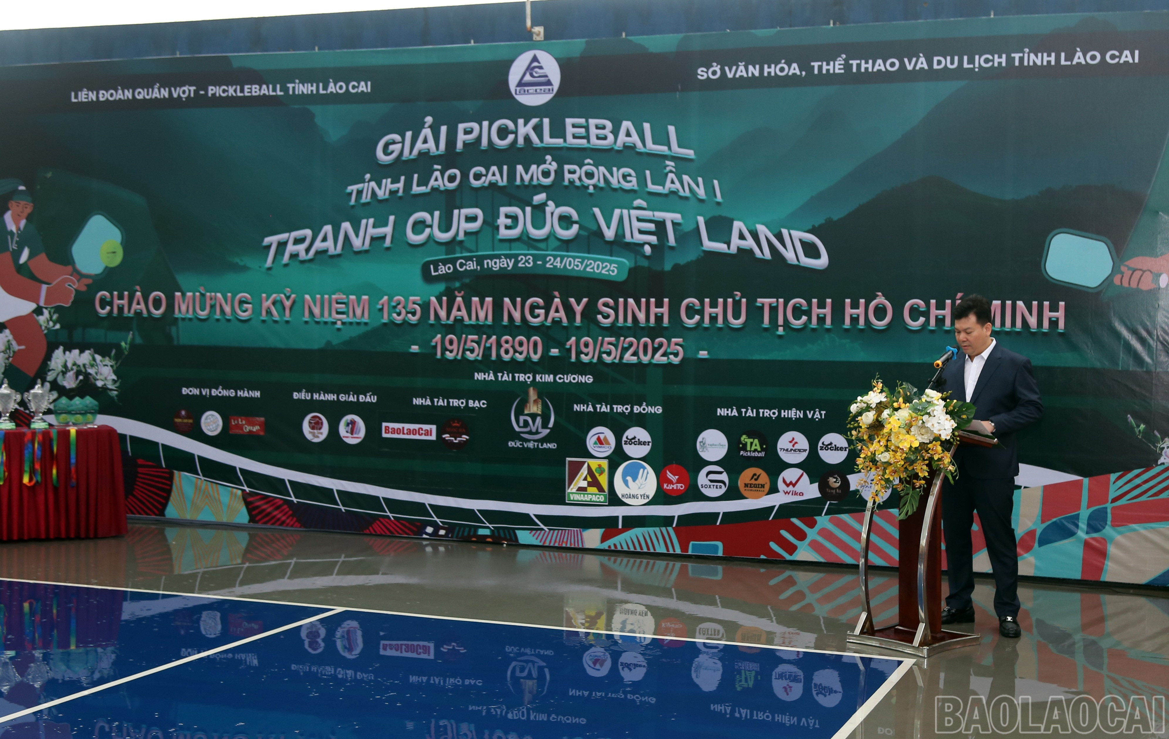 Công ty Cổ phần đầu tư thương mại bất động sản Đức Việt land, đại diện nhà tài trợ phát biểu tại lễ khai mạc. baolaocai-br_a-7.jpg