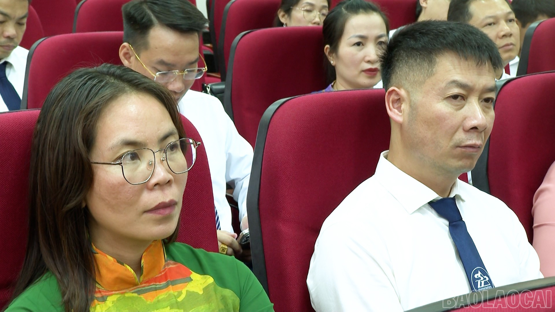 Các đại biểu và học viên dự lễ khai giảng. baolaocai-br_title-0100-19-38-23still366.jpg