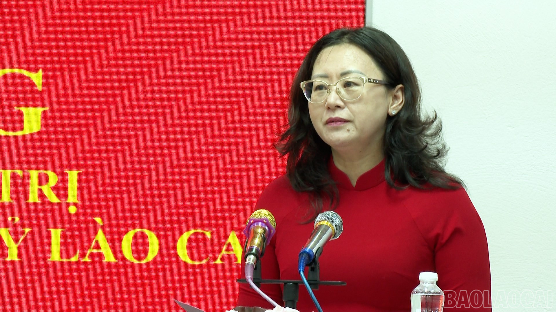Đồng chí Giàng Thị Dung phát biểu tại lễ khai giảng. baolaocai-br_title-0100-21-10-09still359.jpg