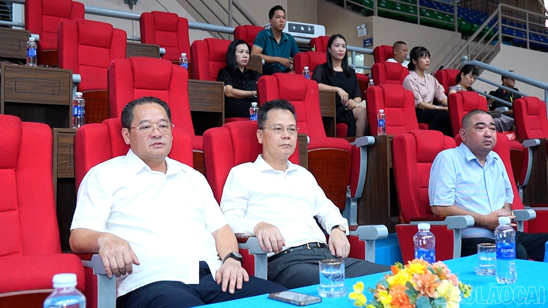 Đại biểu tham dự giải. baolaocai-br_title-0100-02-42-10still035.jpg