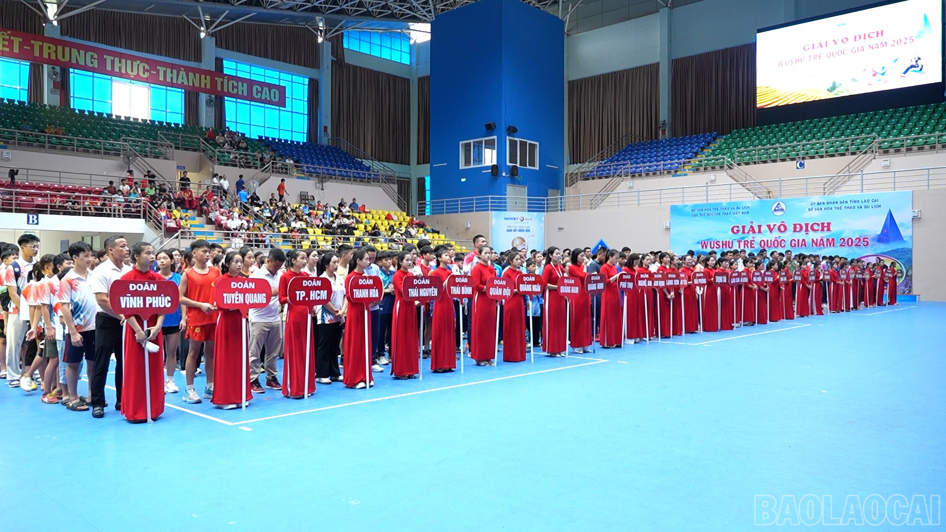Hơn 500 vận động viên tham gia giải. baolaocai-br_title-0100-00-03-05still027.jpg
