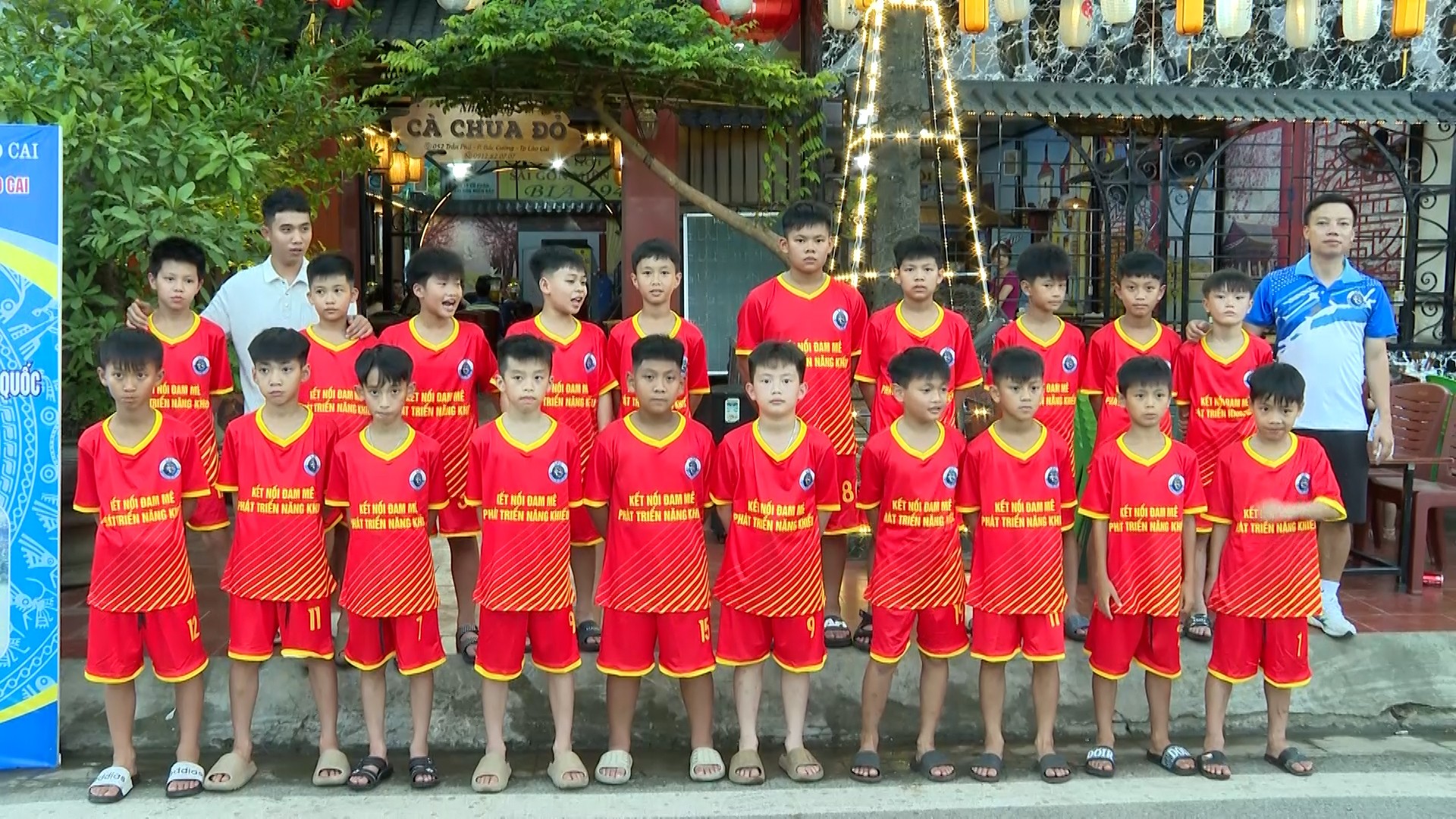 Đoàn tổ chức liên hoan chúc mừng nhân ngày Quốc tế thiếu nhi 01/6. 490-749800-03-08-13still025.jpg