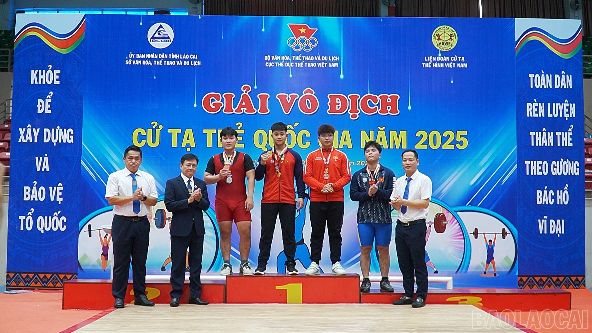 baolaocai-br_490-753100-43-46-19still084.jpg