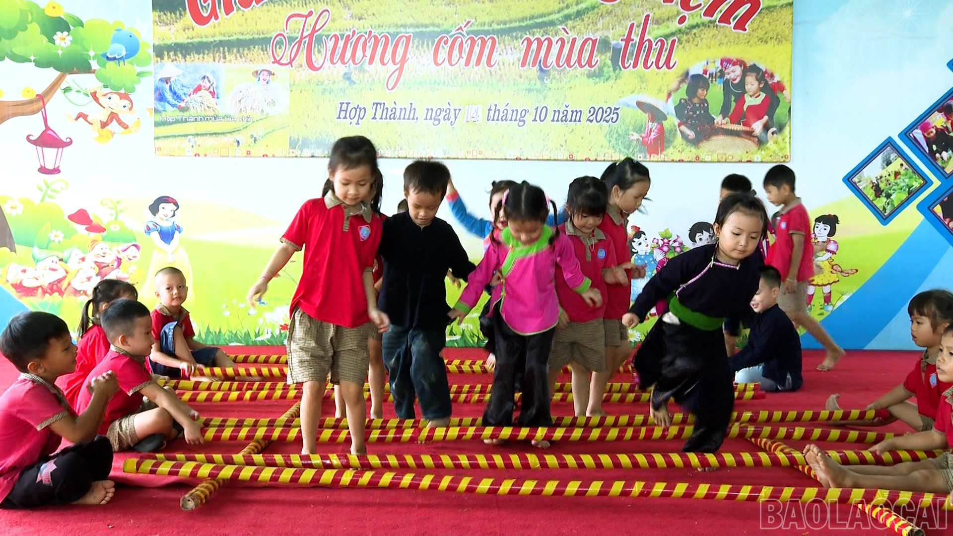 Học sinh tham gia nhảy sạp. baolaocai-br_title-0100-10-38-14still391.jpg