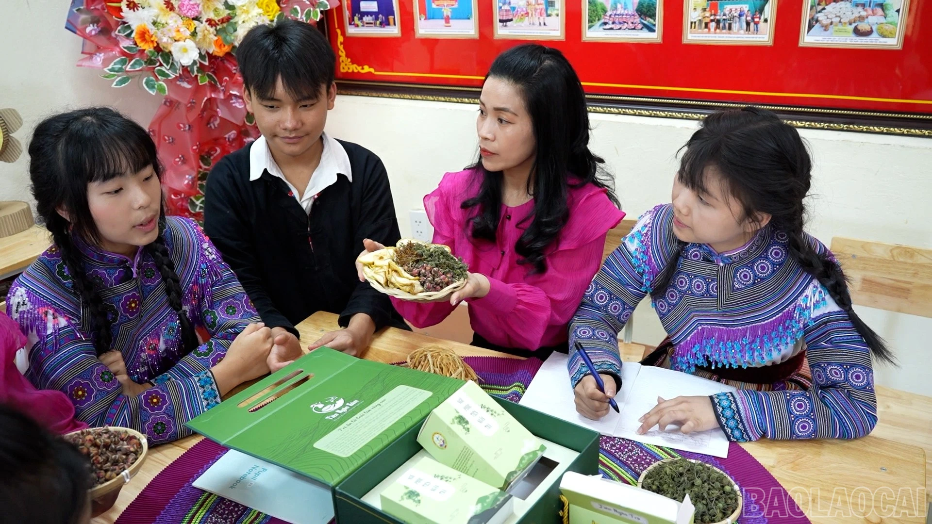 baolaocai-br_451-078101-43-25-17still307.jpg
