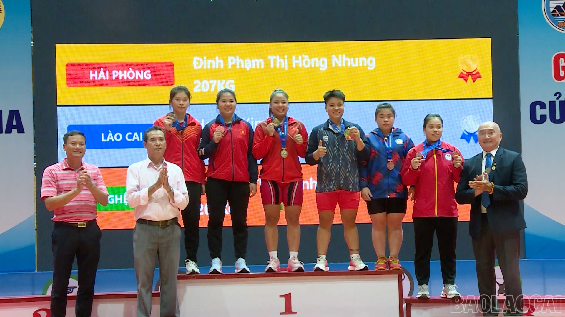 Vận động viên Hoàng Kim Lụa giành 3 huy chương Bạc hạng cân 69 kg nữ. baolaocai-br_title-0100-11-05-01still276.jpg