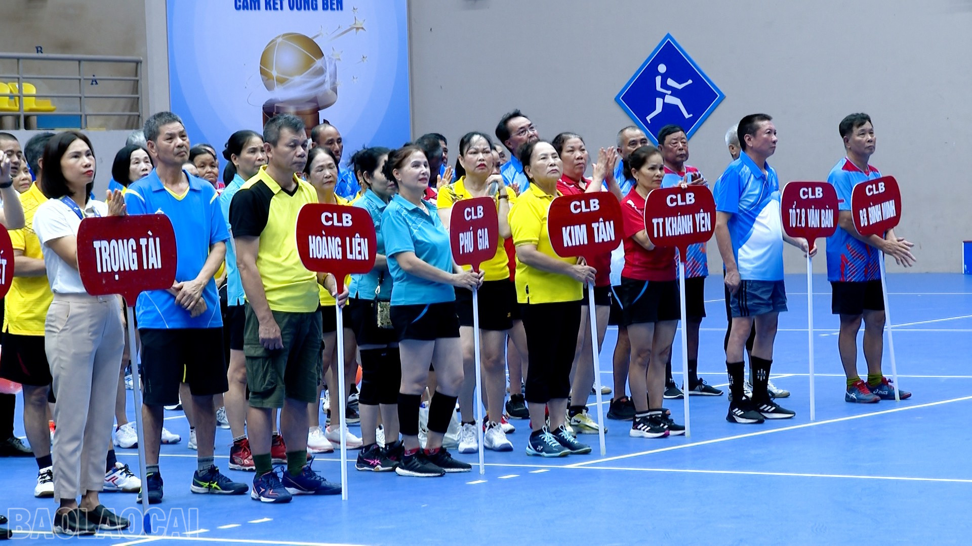Giải quy tụ 174 vận động viên thuộc 21 đội bóng. baolaocai-bl_title-0100-04-10-23still146.jpg