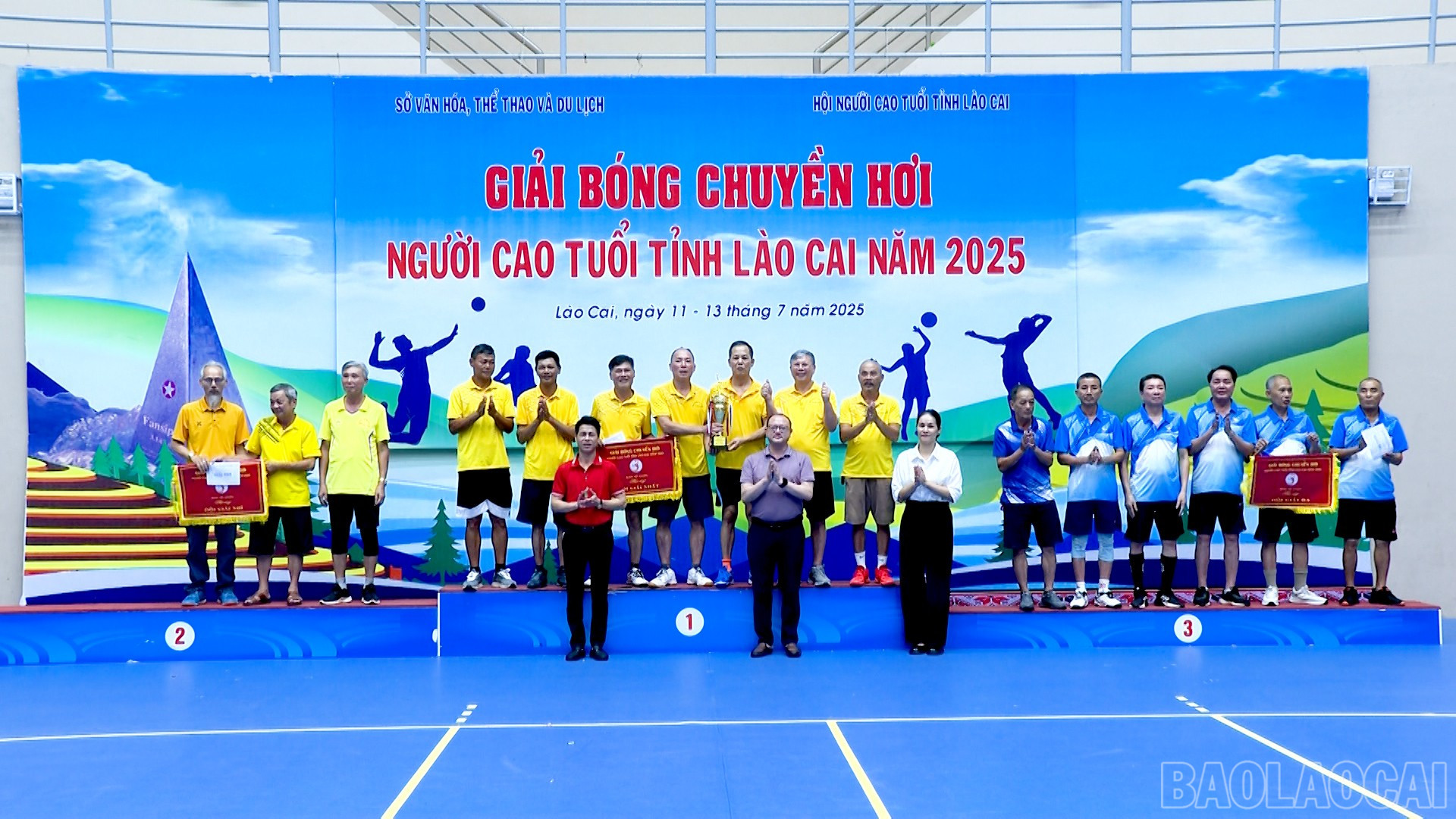 CLB Tôn Thất Thuyết giành giải Nhất nội dung đội Nam 60 - 65 tuổi. baolaocai-br_title-0100-01-24-07still161.jpg