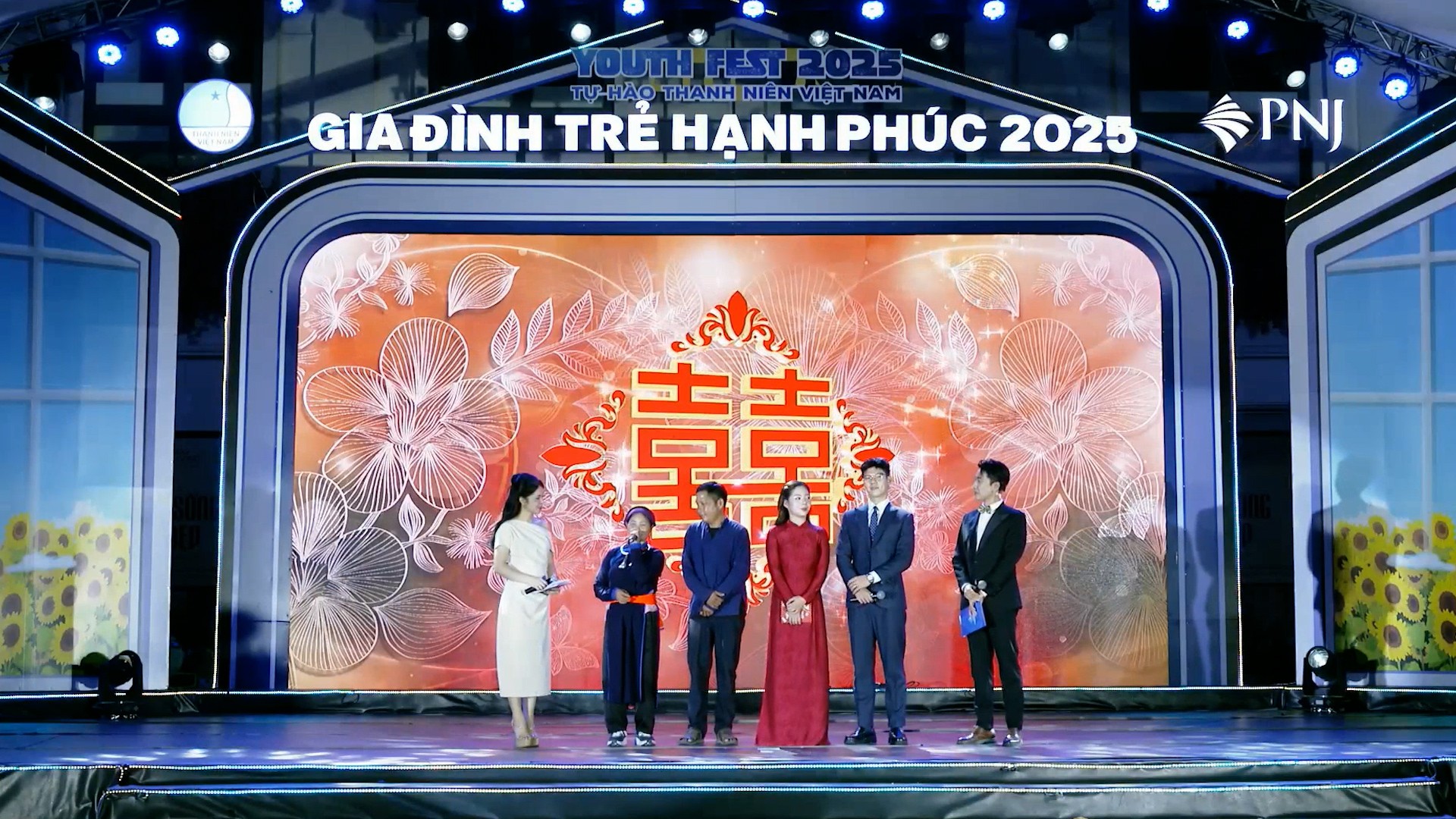 Gia đình chị Vàng Thị Thông giao lưu, chia sẻ tại chương trình. 1103-modelisation-3d-palais-bac-ha-youtube00-03-19-10still001.jpg
