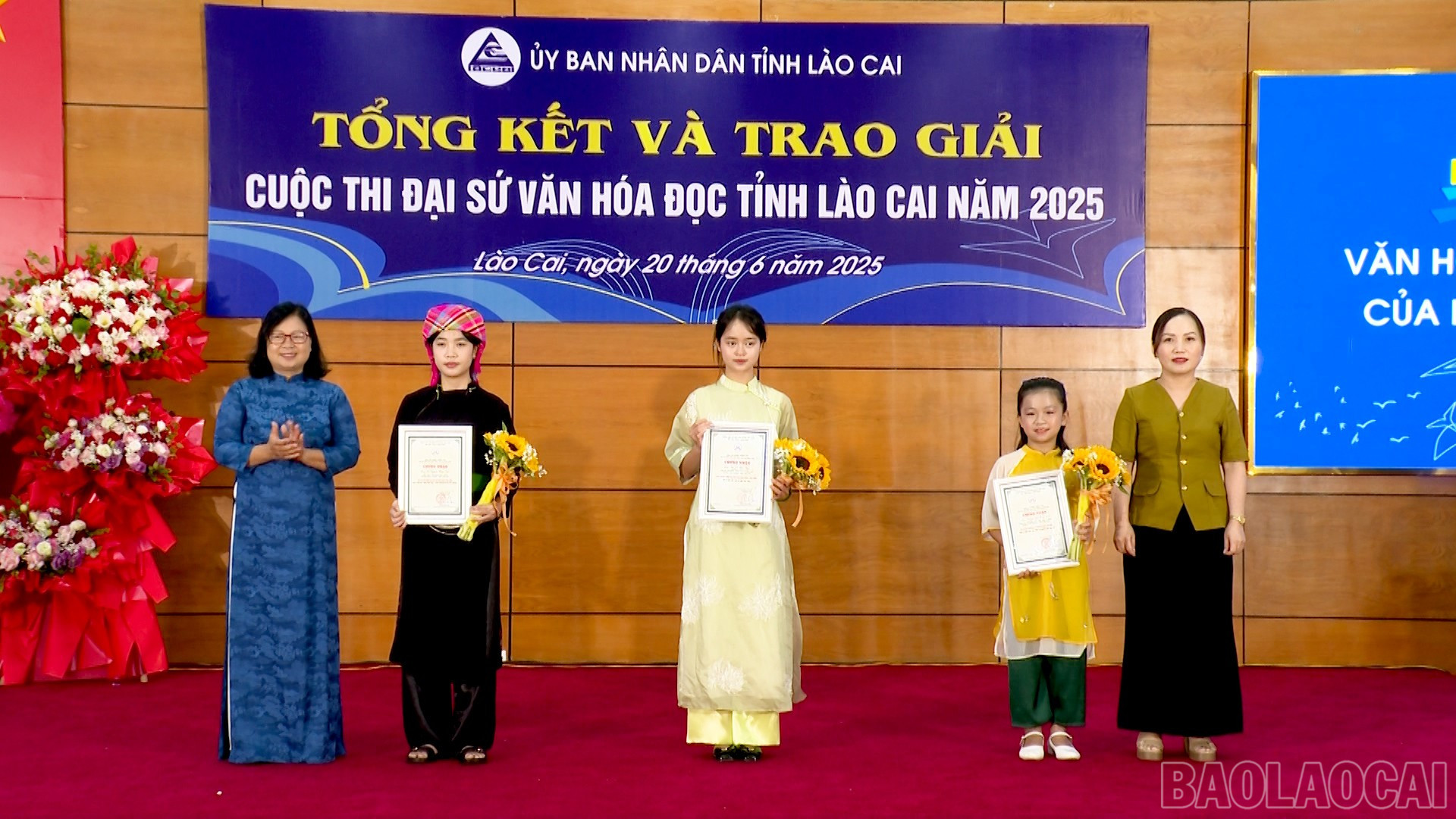 Trao danh hiệu "Đại sứ văn hóa đọc tiêu biểu" cho học sinh xuất sắc. baolaocai-br_chuyen-de-van-hoa-the-thao-copy00-15-43-09still122.jpg