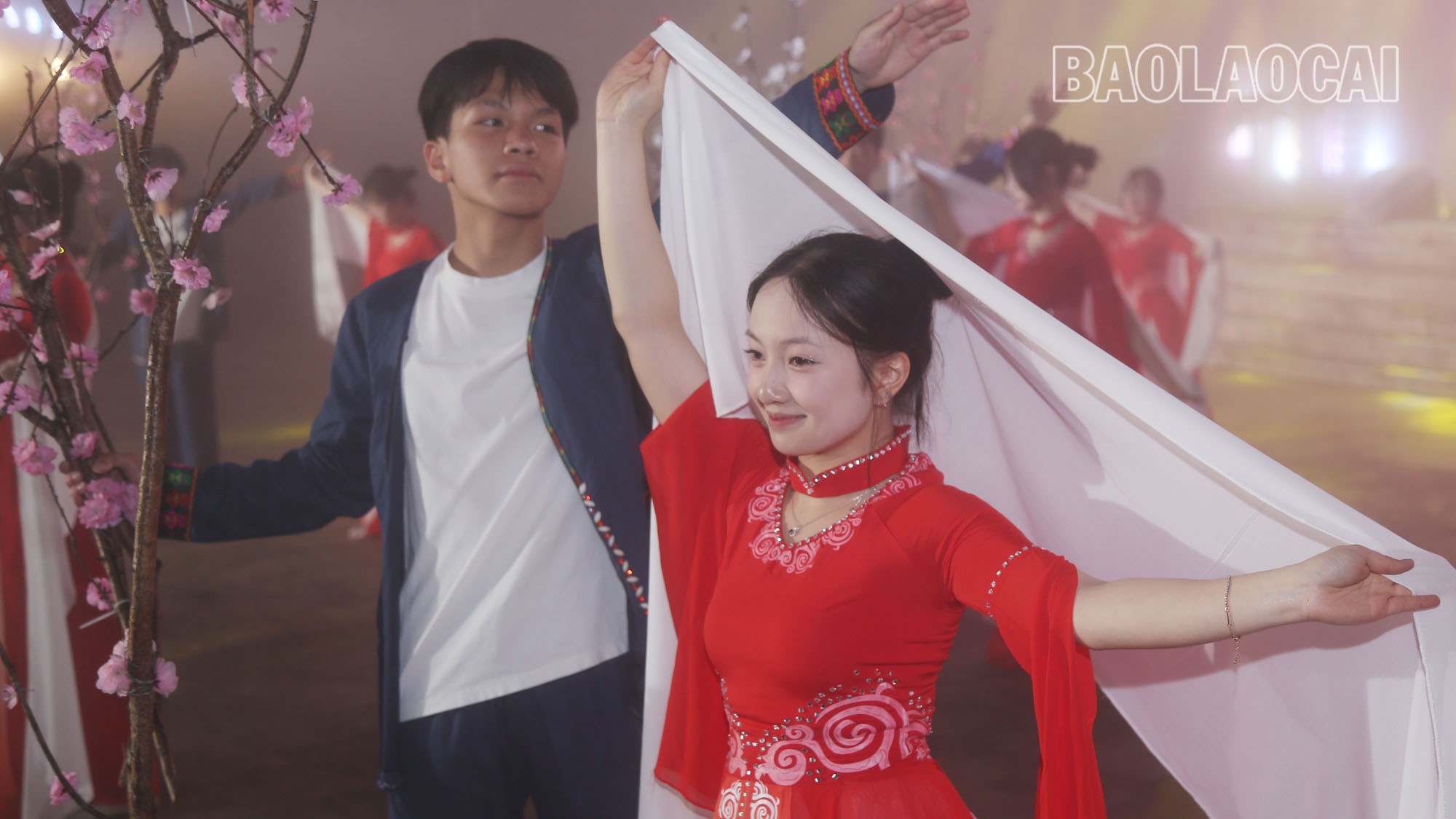 Chương trình có sự tham gia của các nghệ sĩ trung ương và địa phương. a1-18.jpg