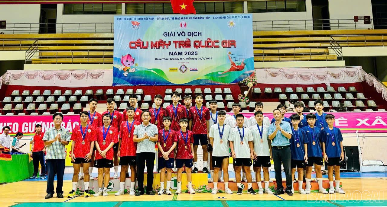 Đội tuyển cầu mây Lào Cai (áo trắng) giành huy chương Đồng nội dung kỹ thuật đá vòng tròn Hoop nam lứa tuổi dưới 16. baolaocai-br_523886062-1263250542261896-2386180216086253039-n.jpg