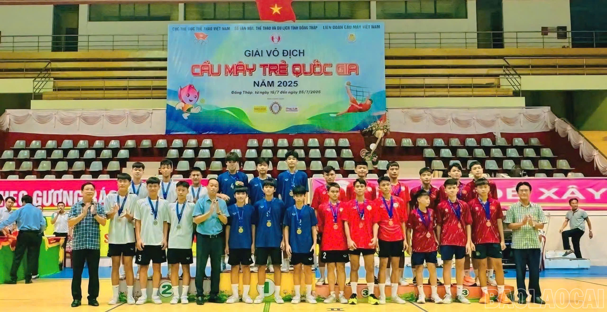 Đội tuyển cầu mây Lào Cai (áo trắng) giành huy chương Bạc nội dung đội tuyển 4 nam lứa tuổi dưới 16. baolaocai-br_z6846159079917-07a77ee71800305070bf41373a25bff8.jpg