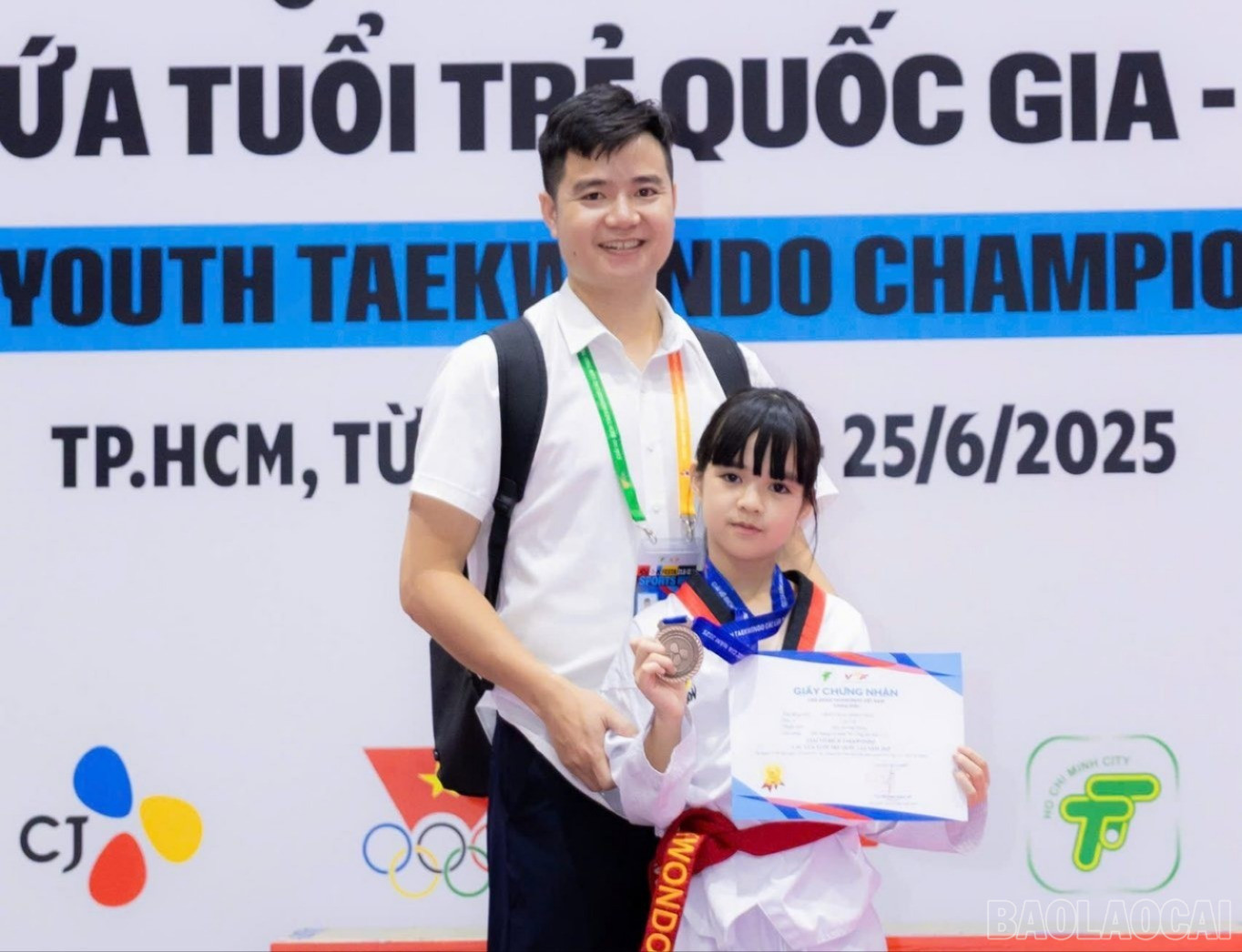 Đoàn Bảo Minh Châu (giáp xanh) giành Huy chương Đồng hạng 33 kg nữ, U11. baolaocai-br_510490687-1411171383362964-5722723381023020034-n-2816.jpg